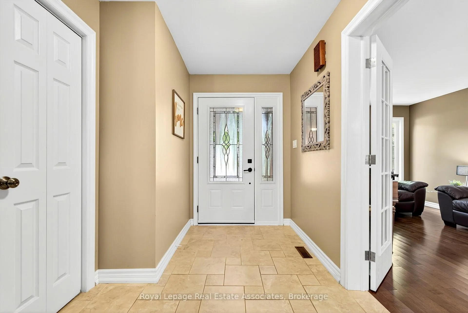 Photo 4 of 29 Laurendale Avenue, Hamilton, Waterdown — HOMEH