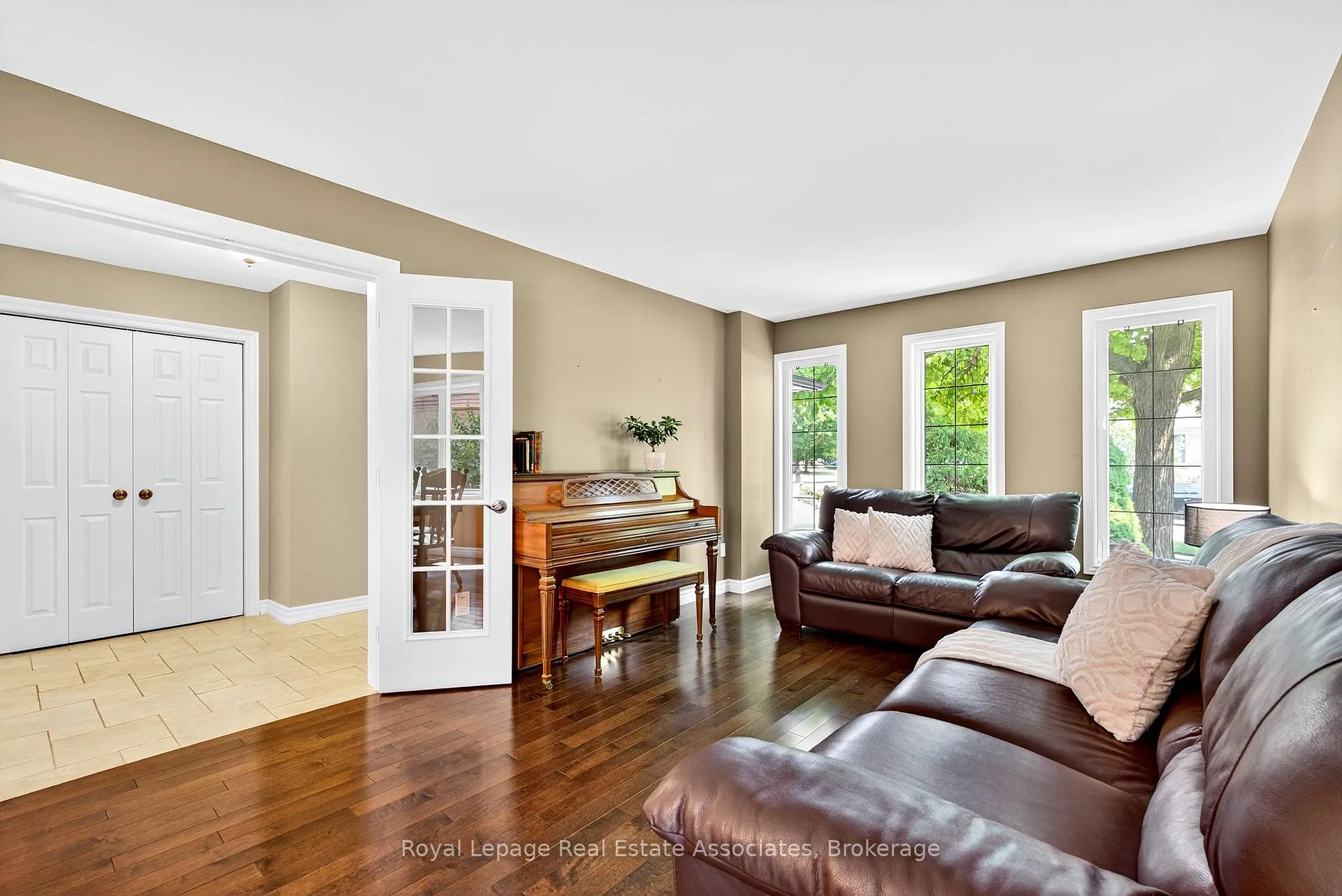 Photo 6 of 29 Laurendale Avenue, Hamilton, Waterdown — HOMEH