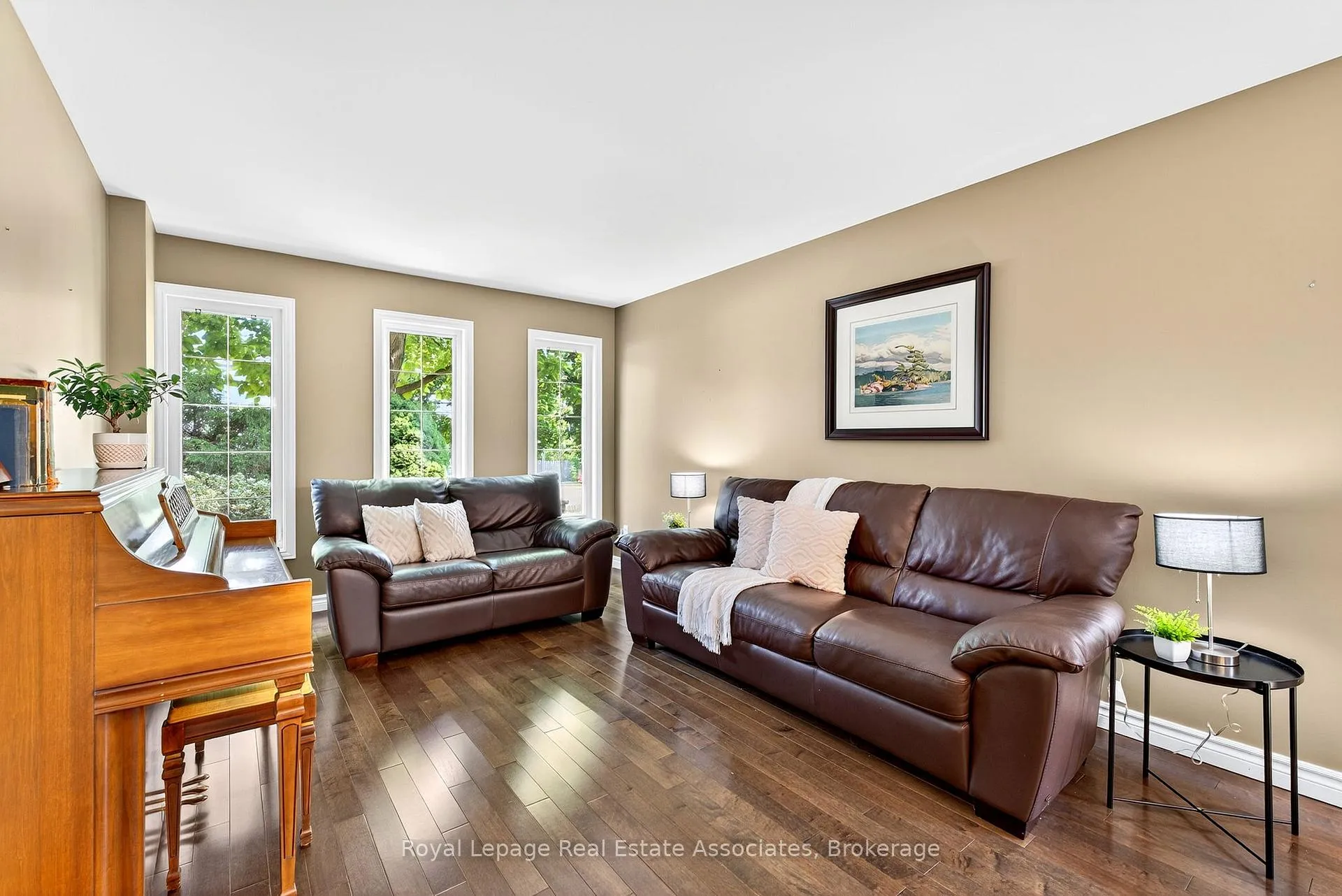 Photo 7 of 29 Laurendale Avenue, Hamilton, Waterdown — HOMEH