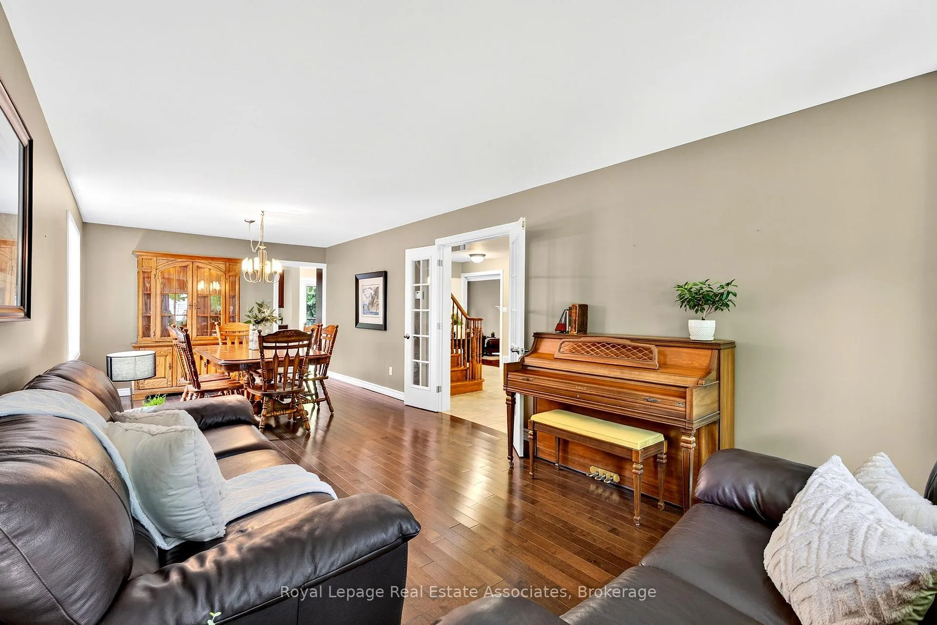 Photo 8 of 29 Laurendale Avenue, Hamilton, Waterdown — HOMEH