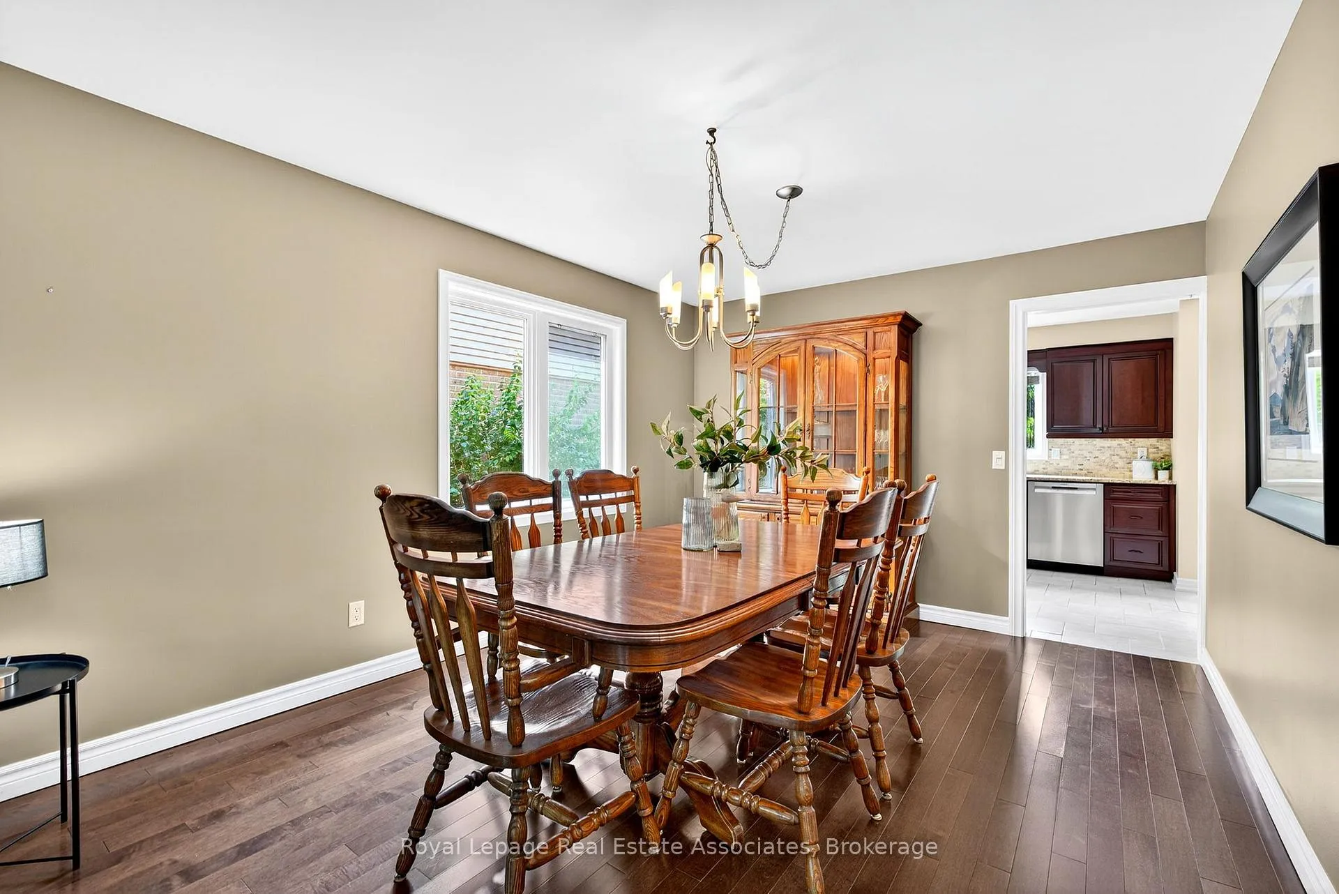 Photo 9 of 29 Laurendale Avenue, Hamilton, Waterdown — HOMEH