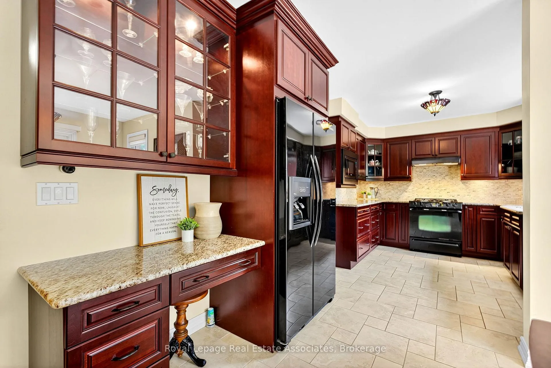 Photo 11 of 29 Laurendale Avenue, Hamilton, Waterdown — HOMEH
