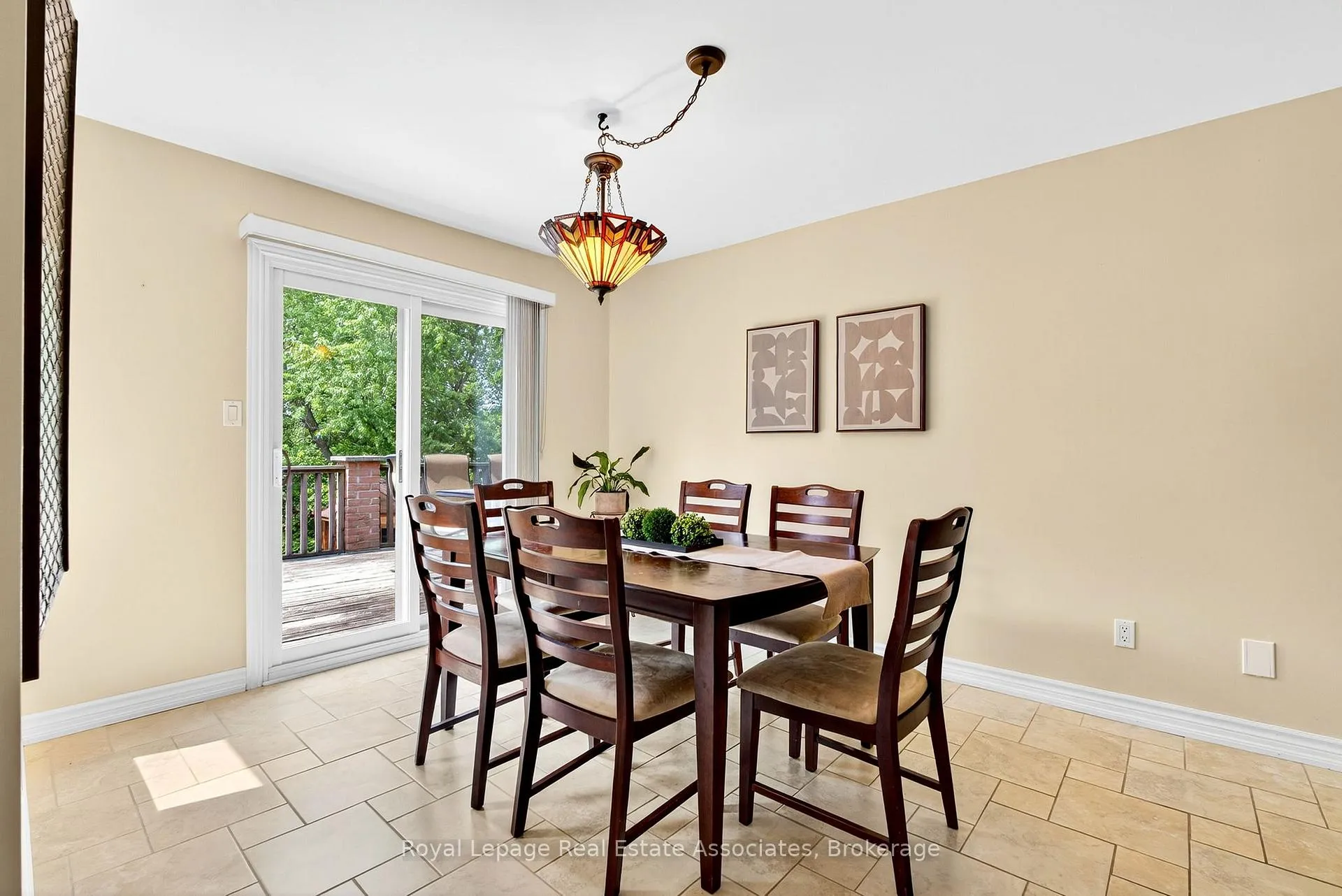 Photo 13 of 29 Laurendale Avenue, Hamilton, Waterdown — HOMEH