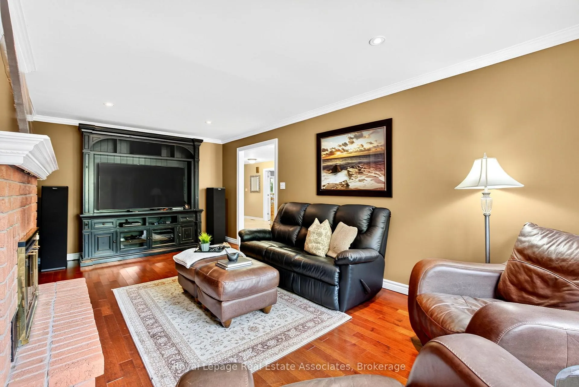 Photo 15 of 29 Laurendale Avenue, Hamilton, Waterdown — HOMEH