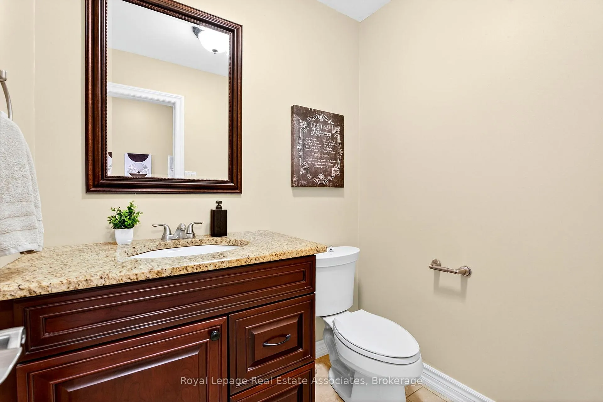 Photo 17 of 29 Laurendale Avenue, Hamilton, Waterdown — HOMEH