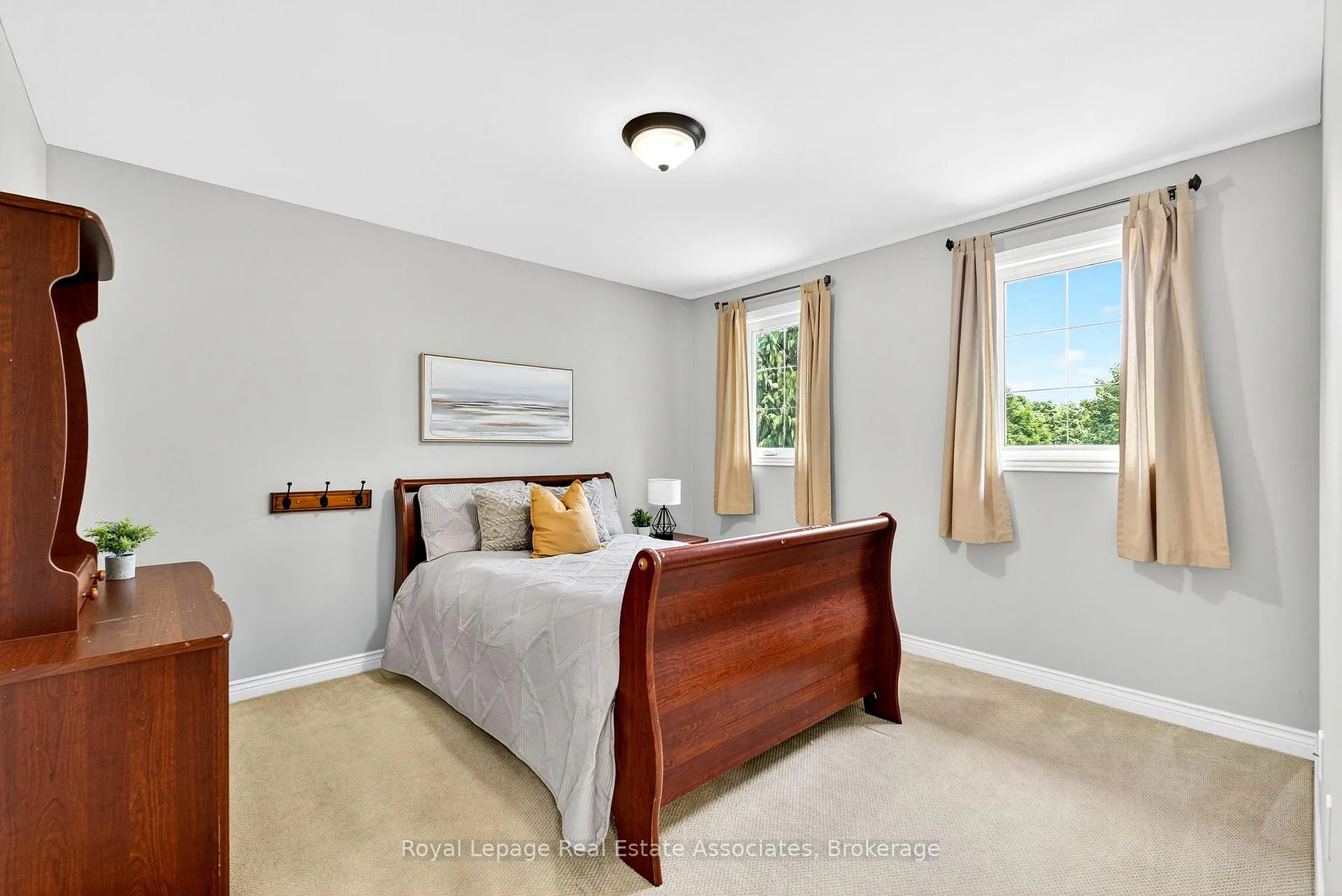 Photo 23 of 29 Laurendale Avenue, Hamilton, Waterdown — HOMEH