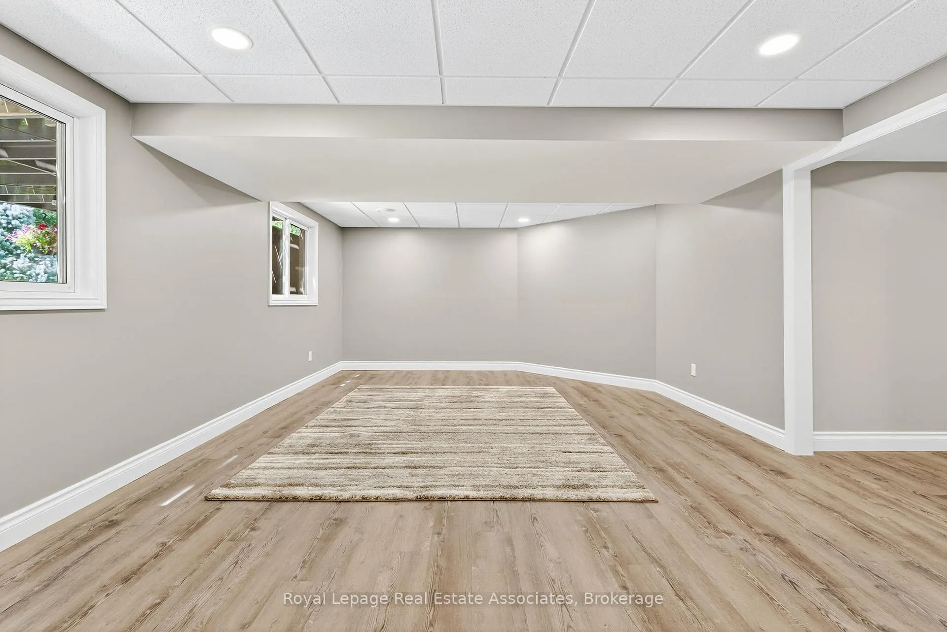 Photo 28 of 29 Laurendale Avenue, Hamilton, Waterdown — HOMEH