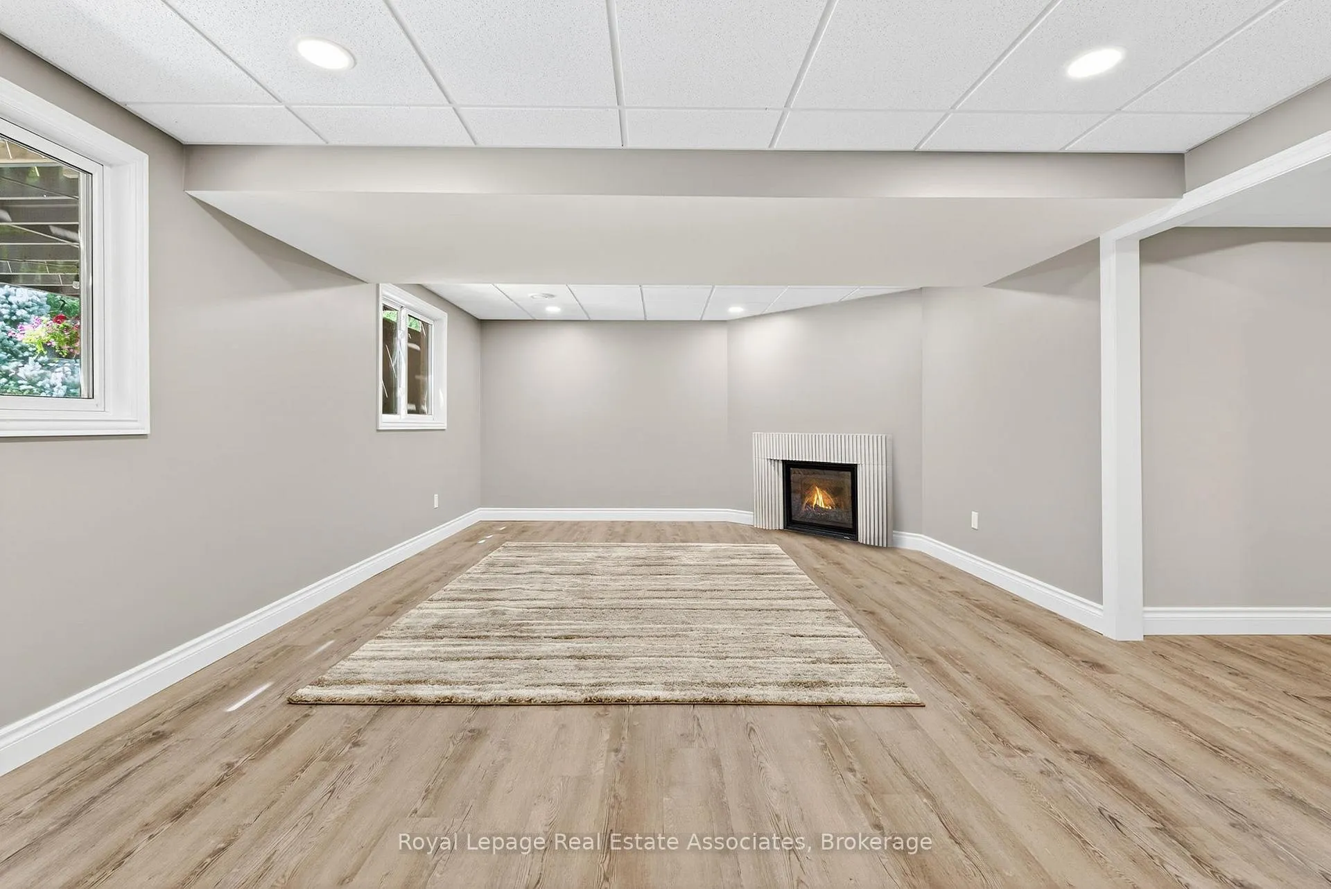 Photo 29 of 29 Laurendale Avenue, Hamilton, Waterdown — HOMEH