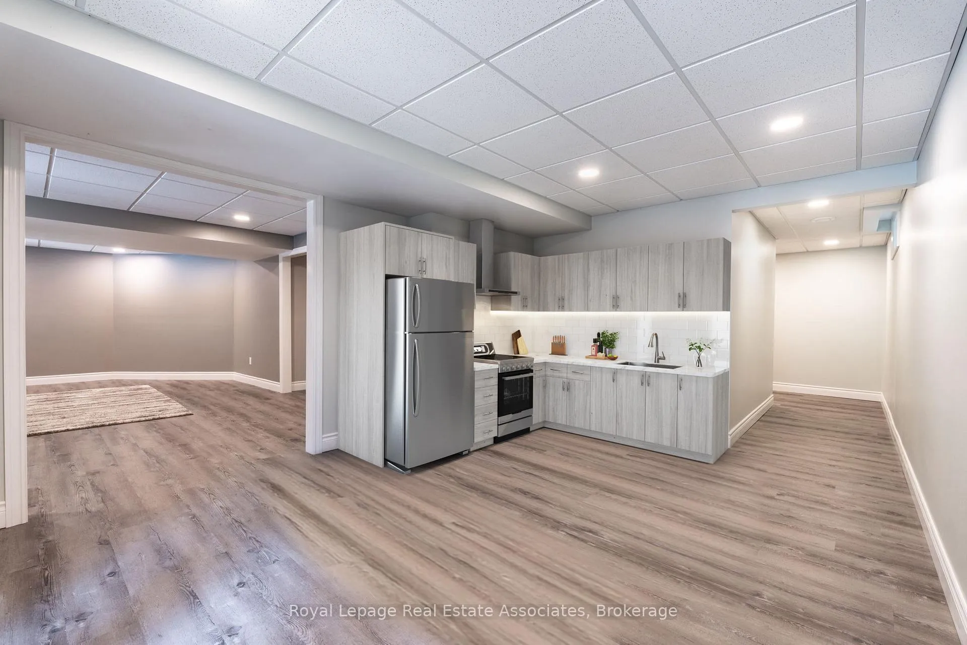 Photo 31 of 29 Laurendale Avenue, Hamilton, Waterdown — HOMEH