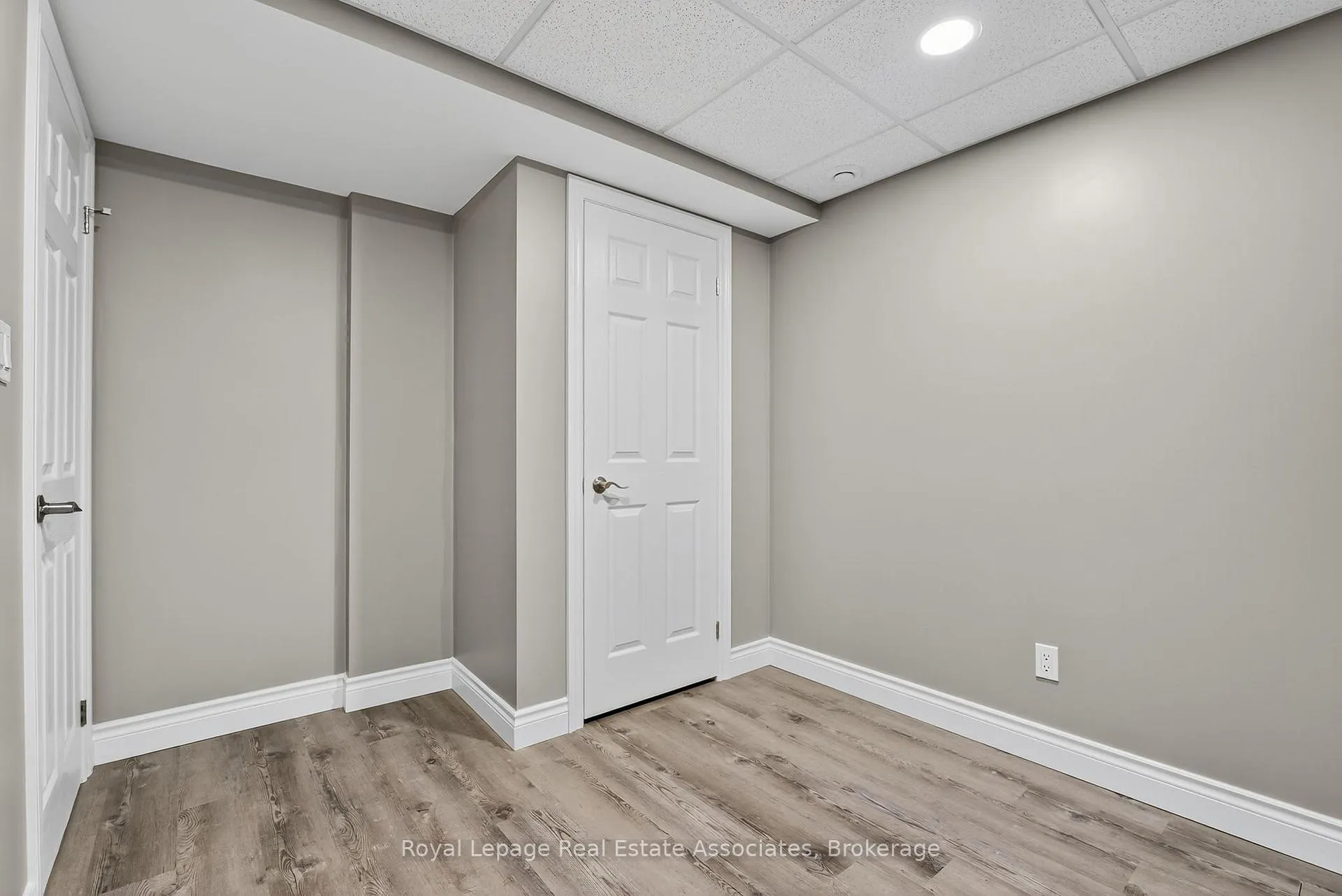 Photo 33 of 29 Laurendale Avenue, Hamilton, Waterdown — HOMEH