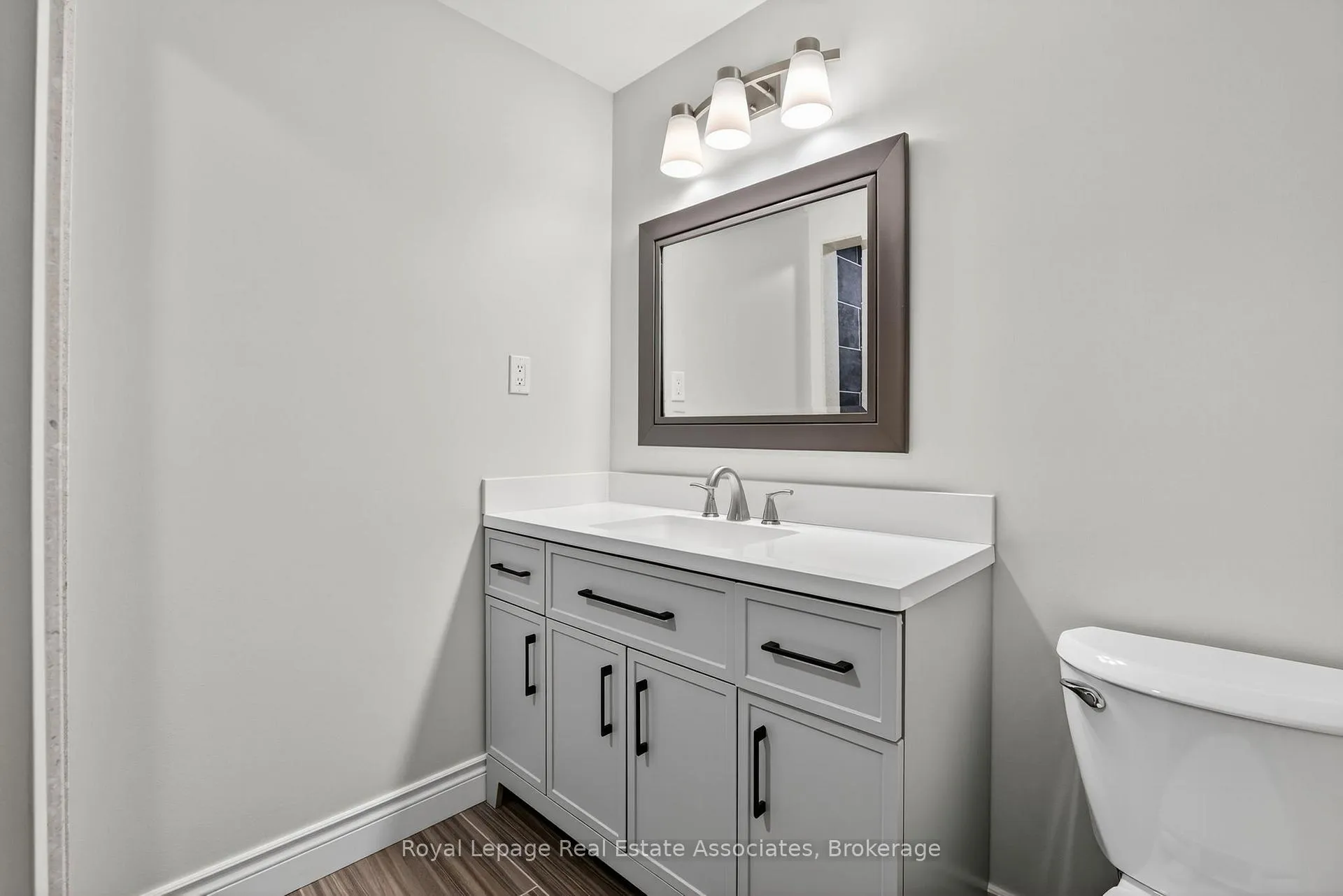Photo 35 of 29 Laurendale Avenue, Hamilton, Waterdown — HOMEH
