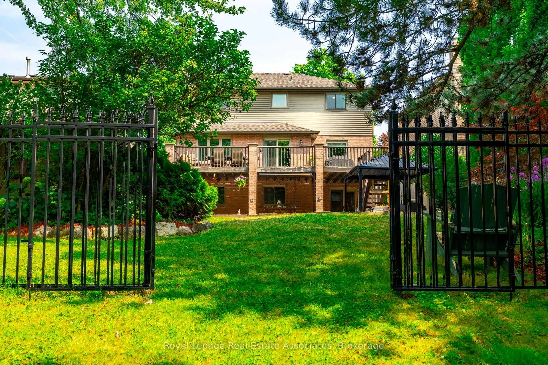Photo 45 of 29 Laurendale Avenue, Hamilton, Waterdown — HOMEH