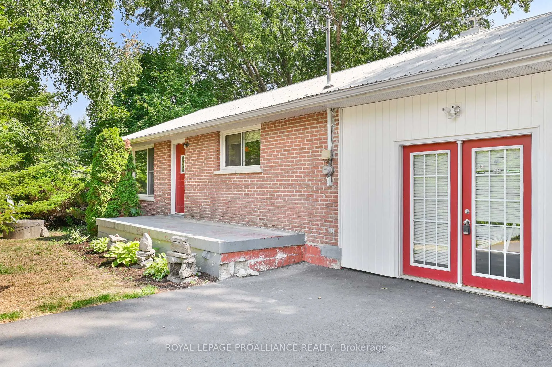 Photo 2 of 1239 Frankford Road, Quinte West, Sidney Ward — HOMEH