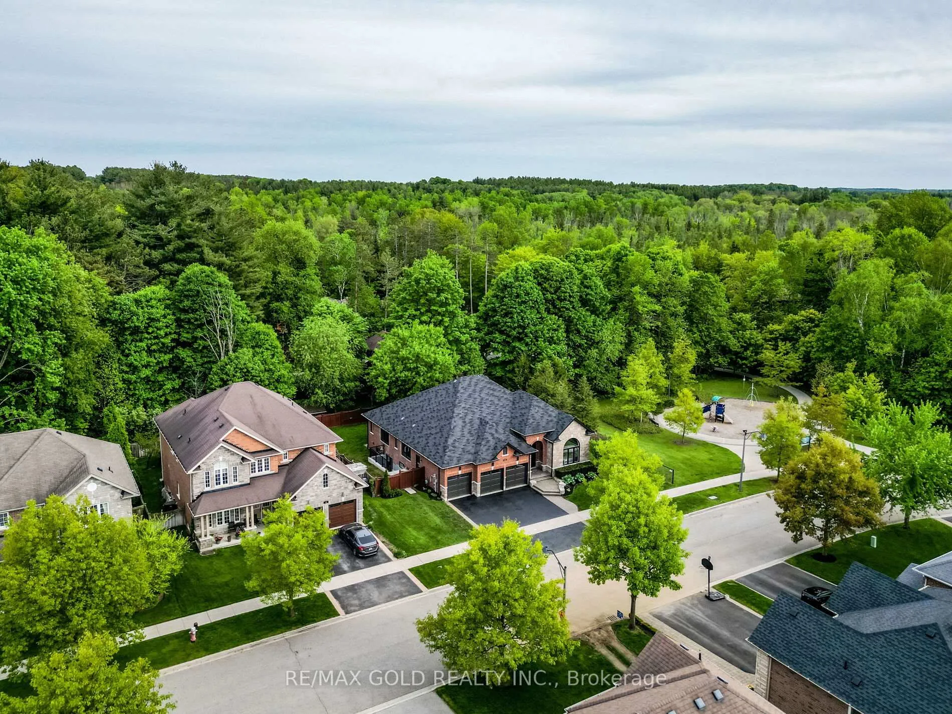 Photo 2 of 35 Borland Crescent, Caledon, Caledon East — HOMEH