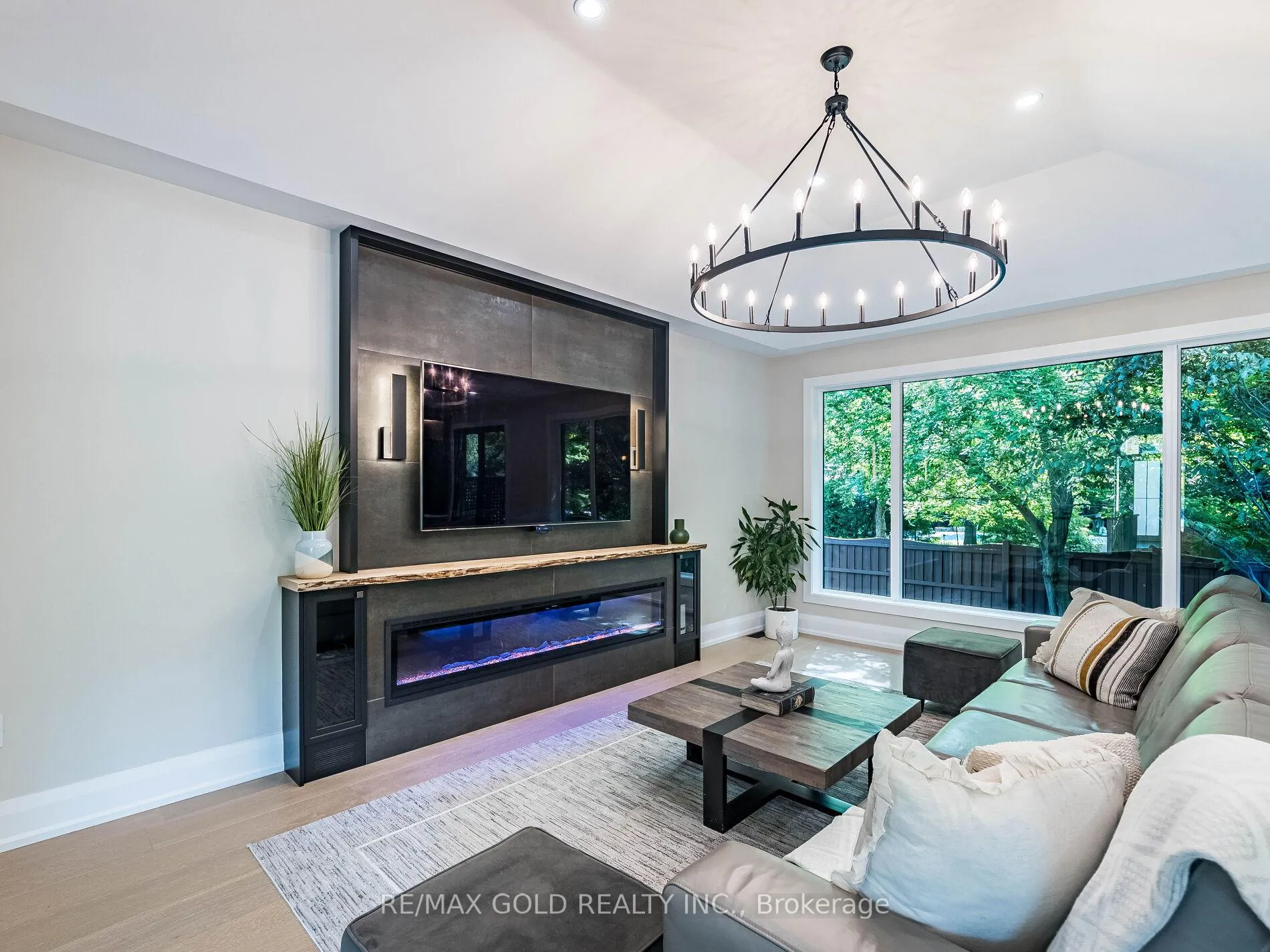 Photo 8 of 35 Borland Crescent, Caledon, Caledon East — HOMEH