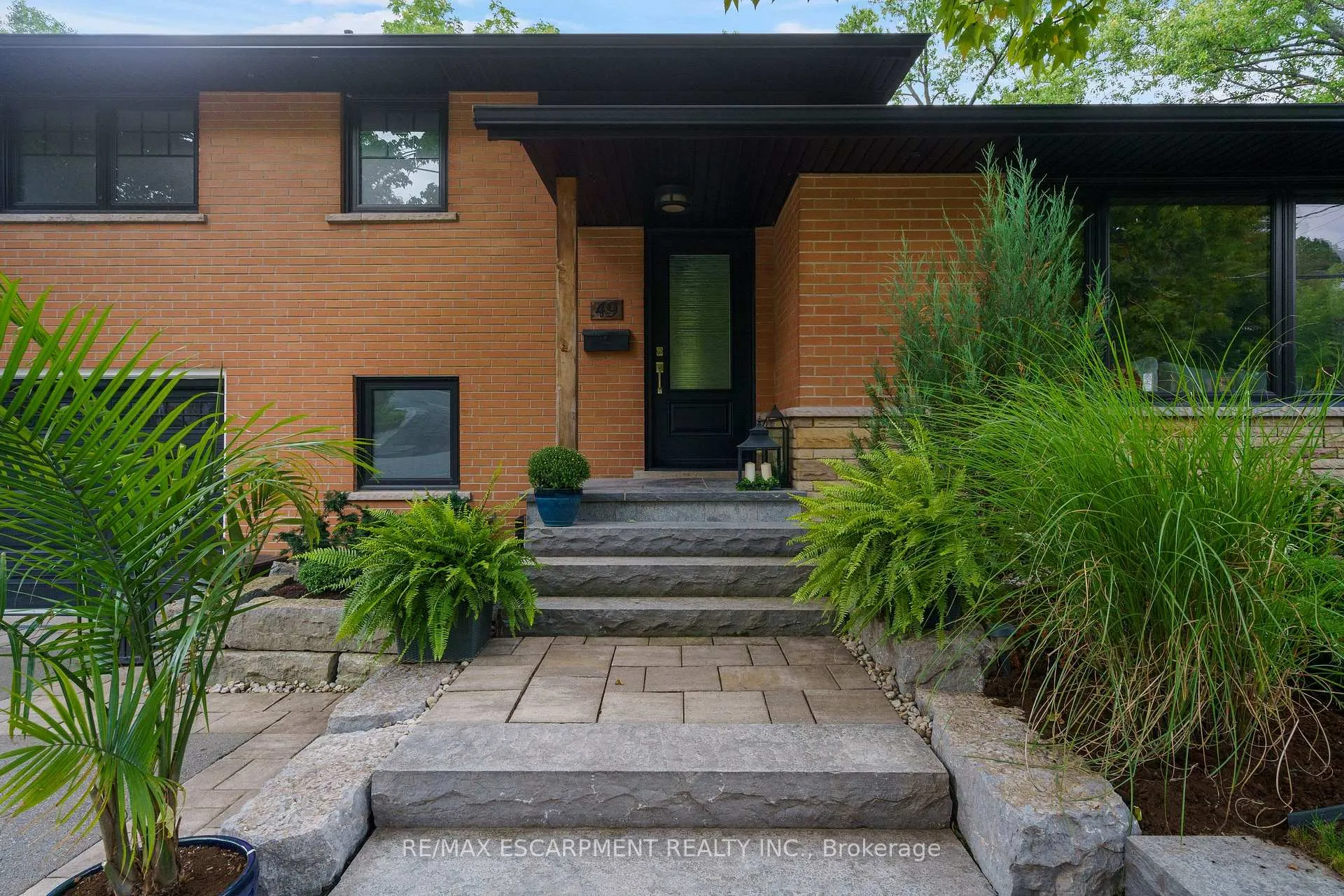 Photo 3 of 49 Ann Street, Hamilton, Dundas — HOMEH