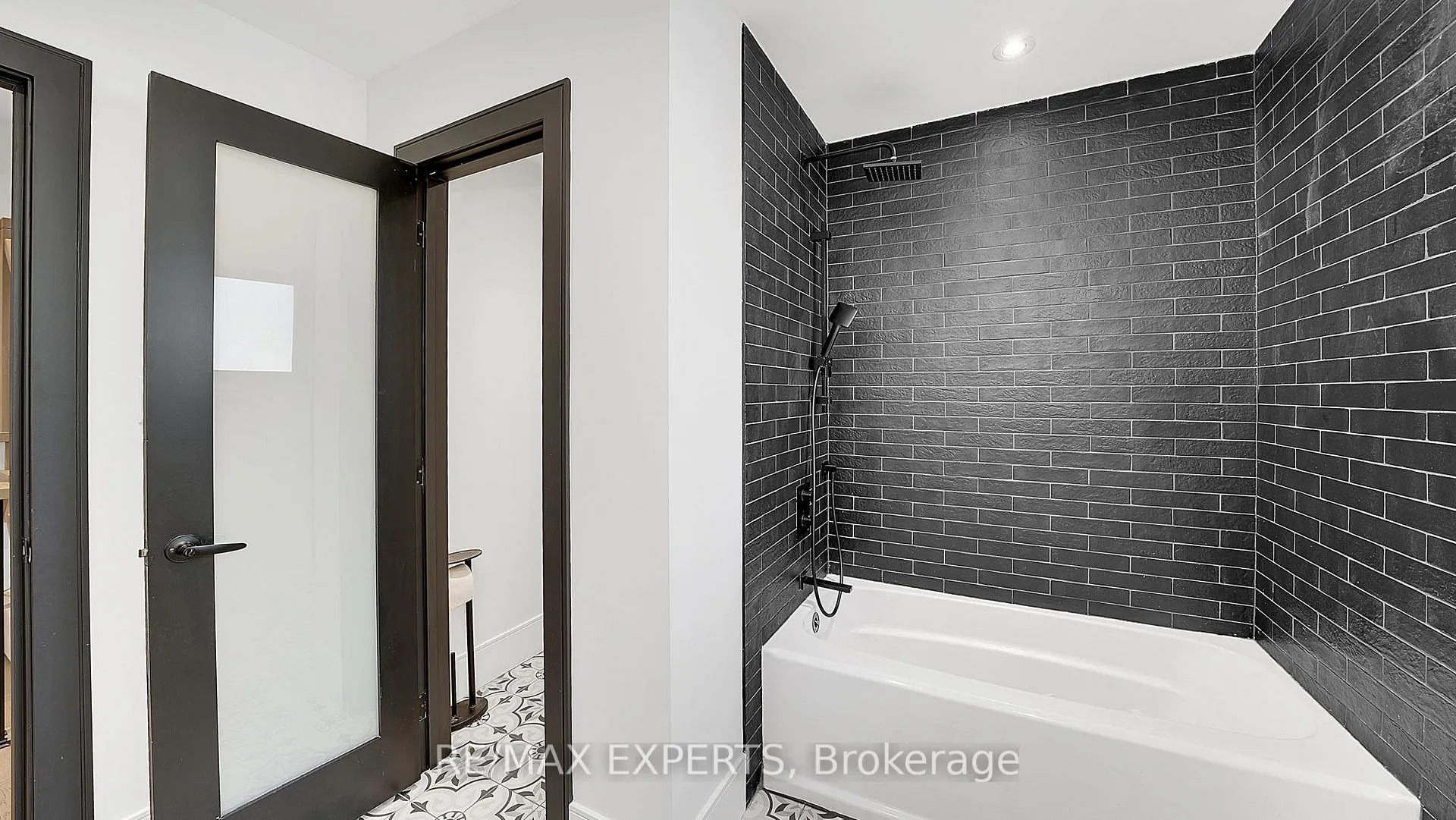 Photo 32 of 212 Ridge Road, Caledon, Bolton West — HOMEH