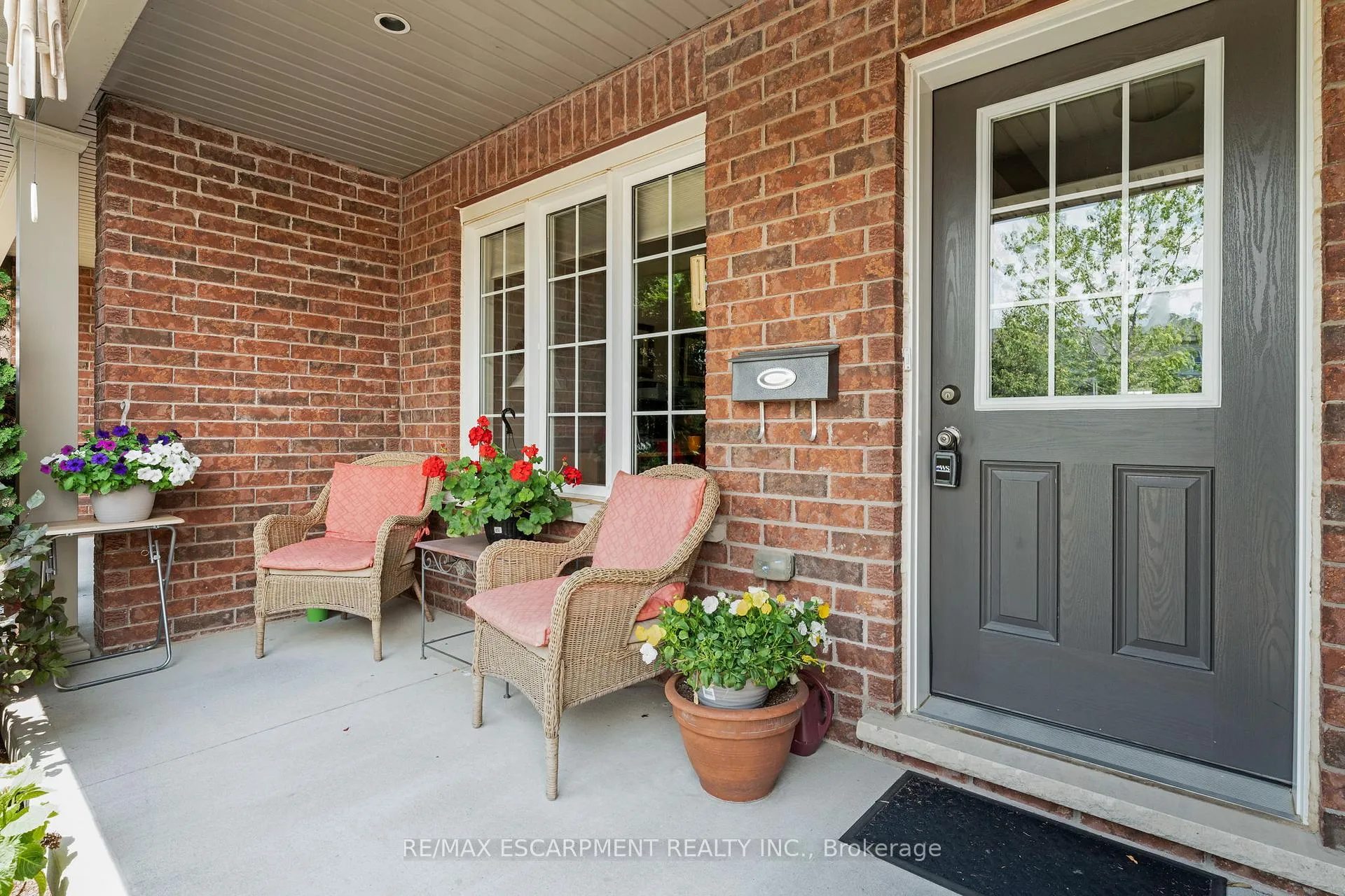 Photo 5 of 4001 Ashby Drive, Lincoln, Beamsville — HOMEH