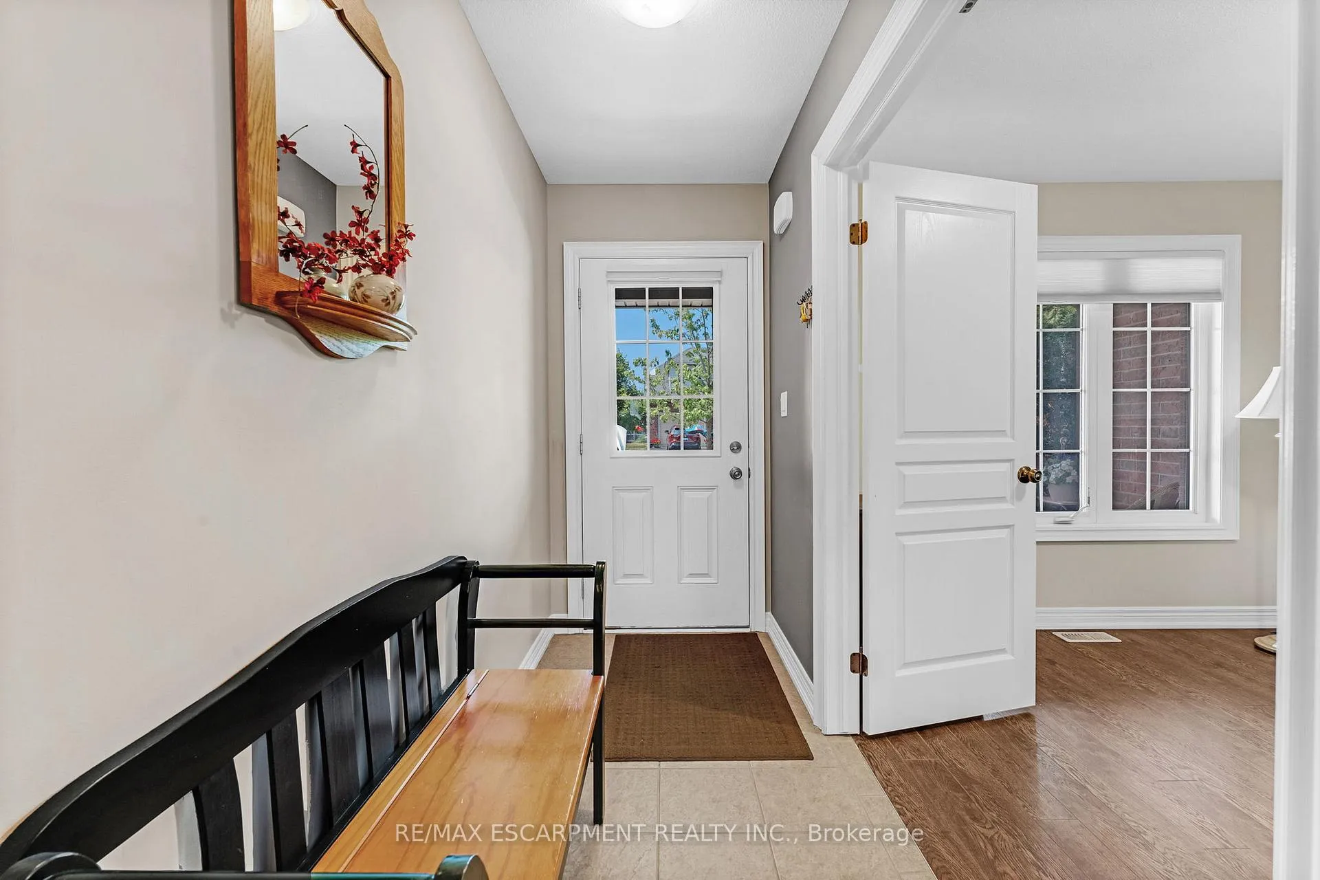Photo 9 of 4001 Ashby Drive, Lincoln, Beamsville — HOMEH