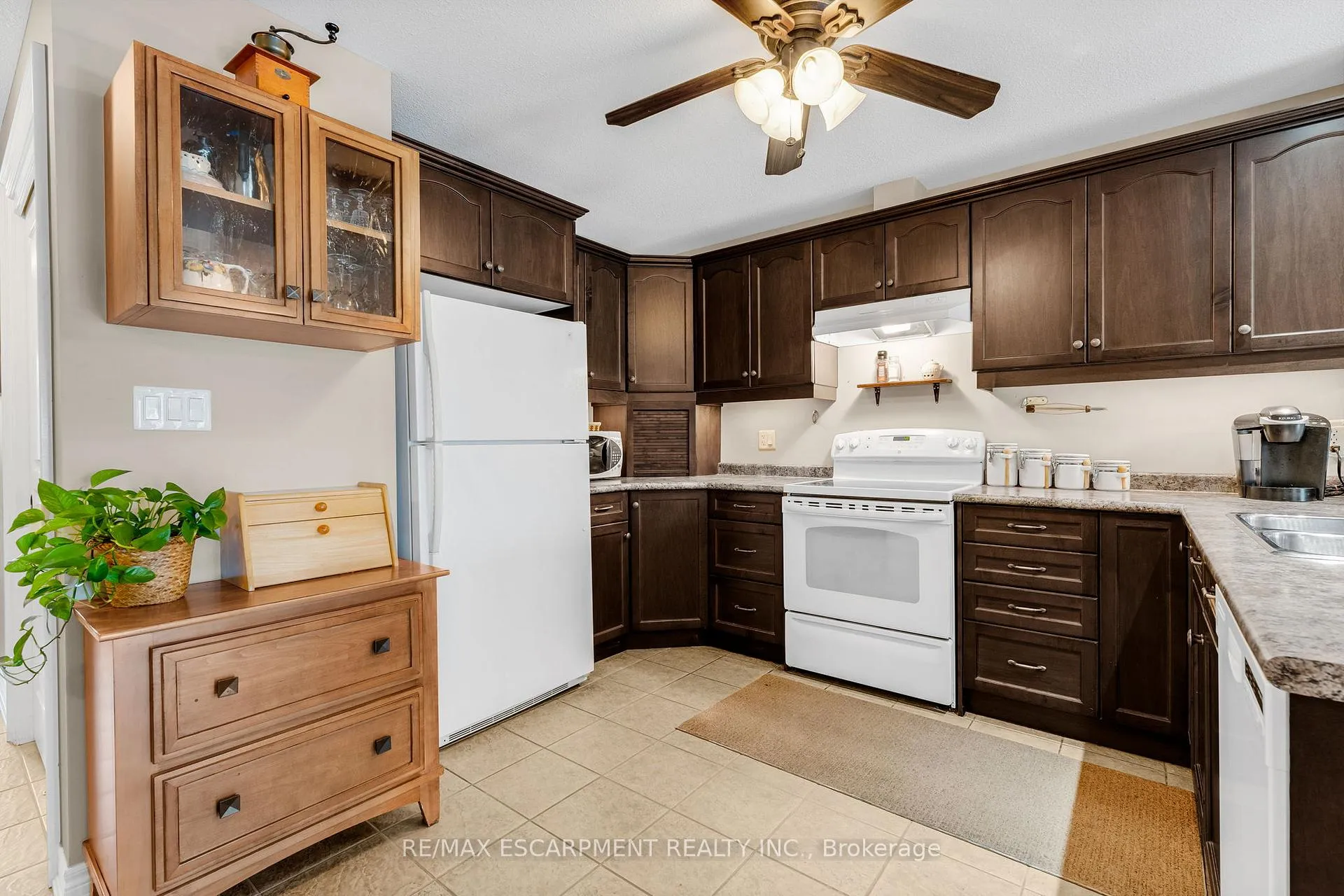 Photo 14 of 4001 Ashby Drive, Lincoln, Beamsville — HOMEH