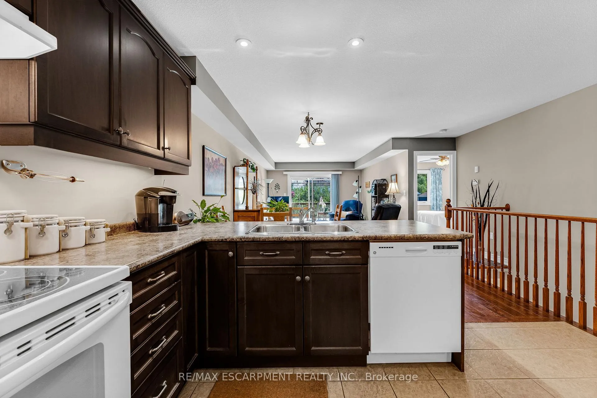 Photo 15 of 4001 Ashby Drive, Lincoln, Beamsville — HOMEH