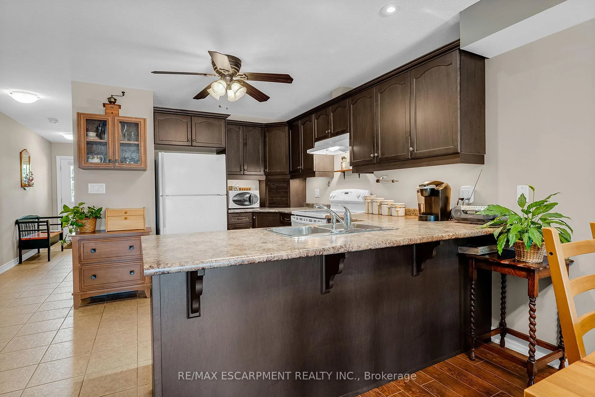 Photo 16 of 4001 Ashby Drive, Lincoln, Beamsville — HOMEH