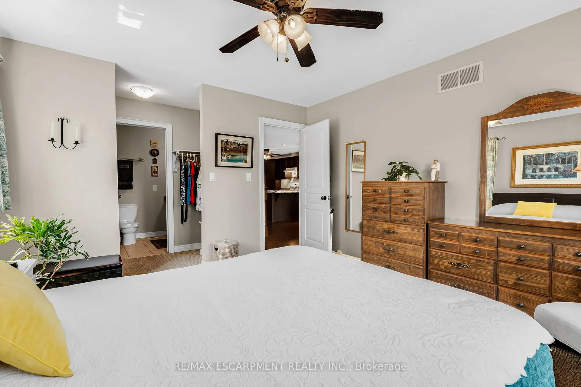 Photo 24 of 4001 Ashby Drive, Lincoln, Beamsville — HOMEH