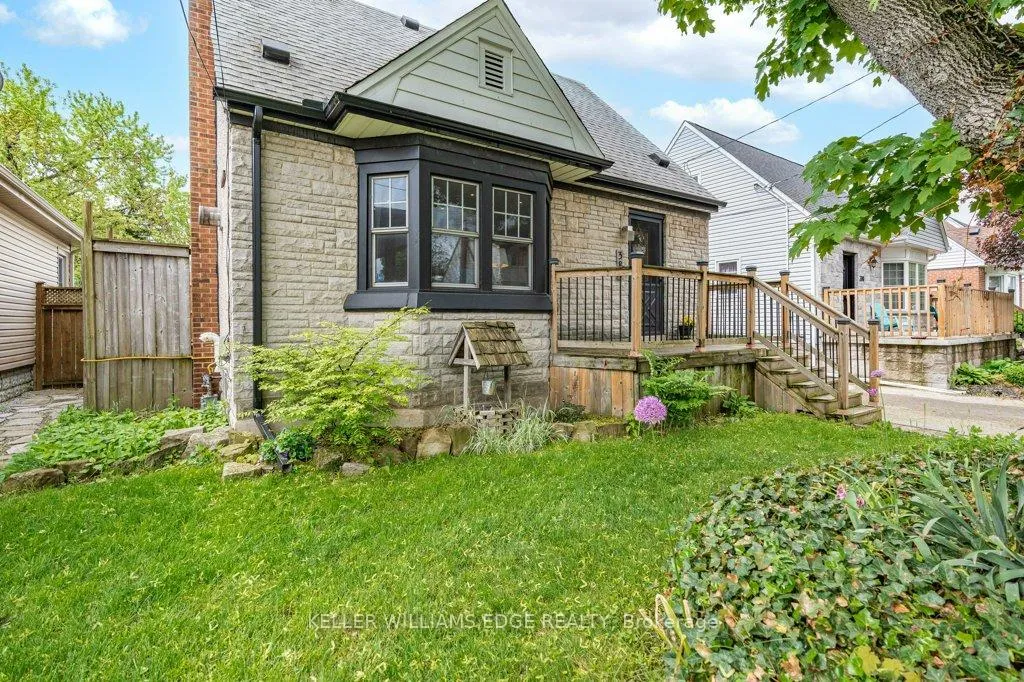 Photo 2 of 384 Thayer Avenue, Hamilton, Inch Park — HOMEH