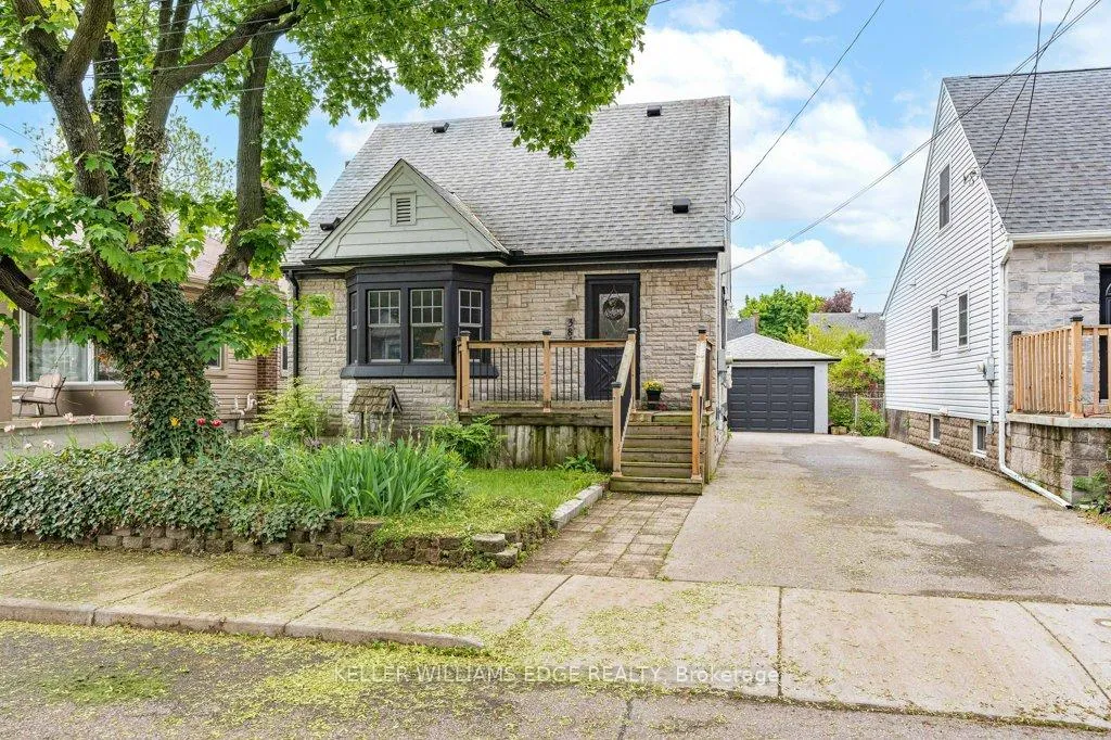 Photo 3 of 384 Thayer Avenue, Hamilton, Inch Park — HOMEH