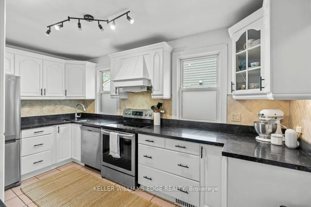 Photo 10 of 384 Thayer Avenue, Hamilton, Inch Park — HOMEH