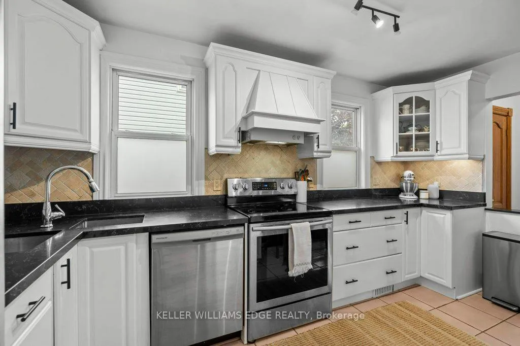 Photo 11 of 384 Thayer Avenue, Hamilton, Inch Park — HOMEH