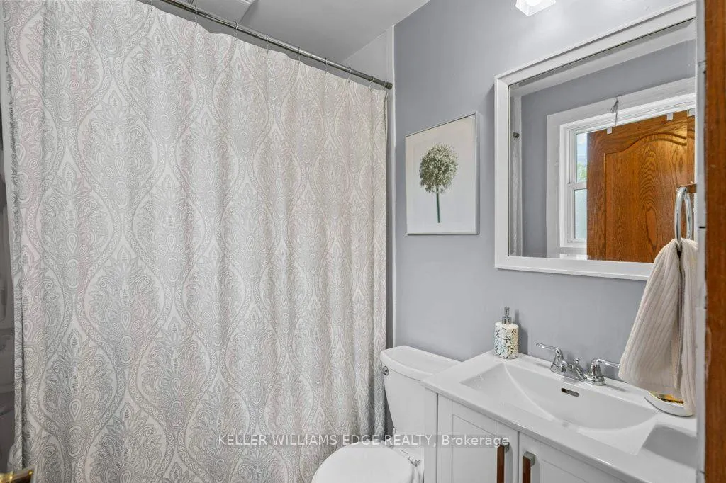 Photo 15 of 384 Thayer Avenue, Hamilton, Inch Park — HOMEH