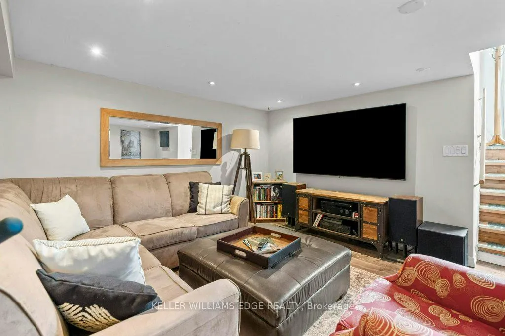 Photo 21 of 384 Thayer Avenue, Hamilton, Inch Park — HOMEH