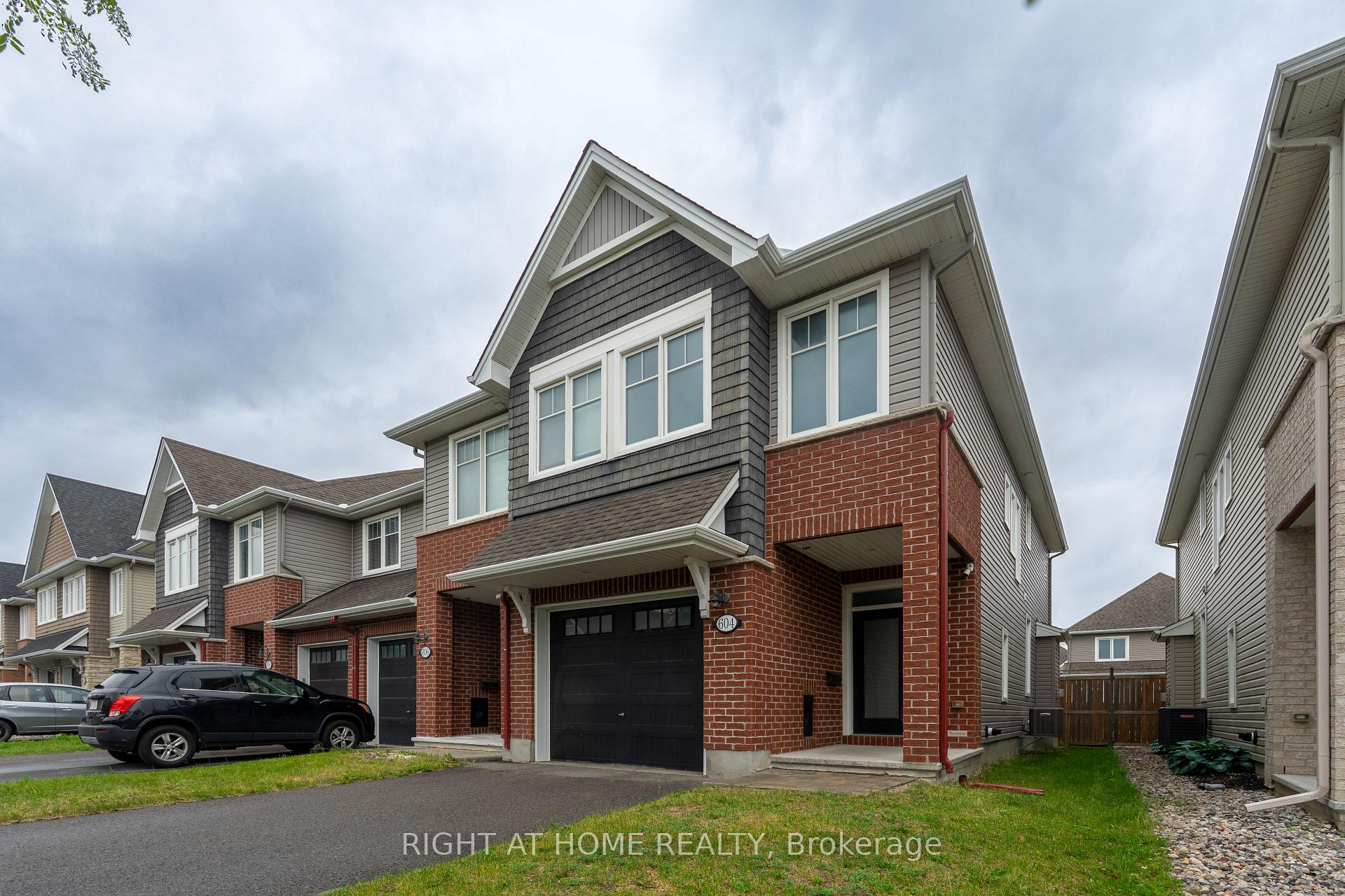 Photo 2 of 604 Egret Way, Ottawa, Barrhaven - Half Moon Bay — HOMEH