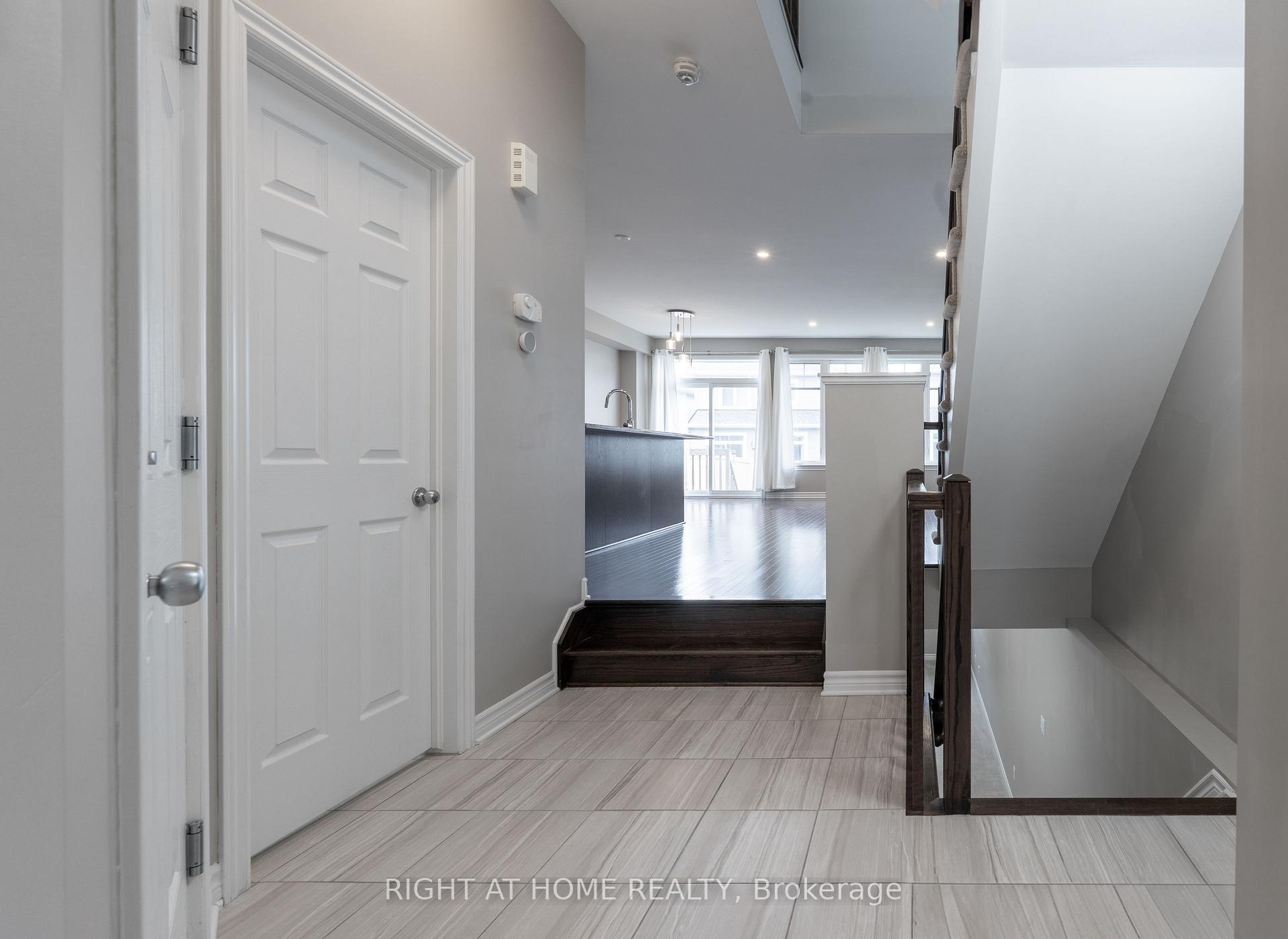 Photo 5 of 604 Egret Way, Ottawa, Barrhaven - Half Moon Bay — HOMEH