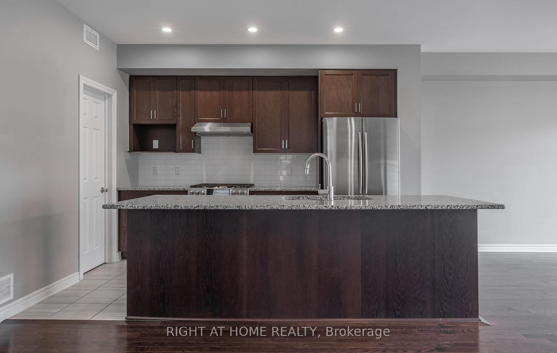 Photo 8 of 604 Egret Way, Ottawa, Barrhaven - Half Moon Bay — HOMEH