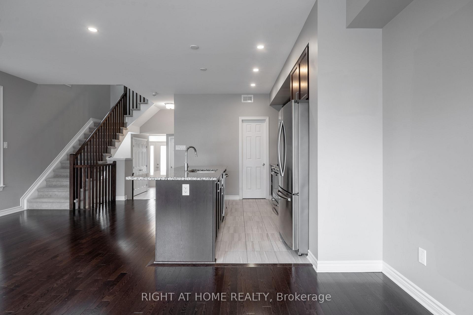 Photo 9 of 604 Egret Way, Ottawa, Barrhaven - Half Moon Bay — HOMEH