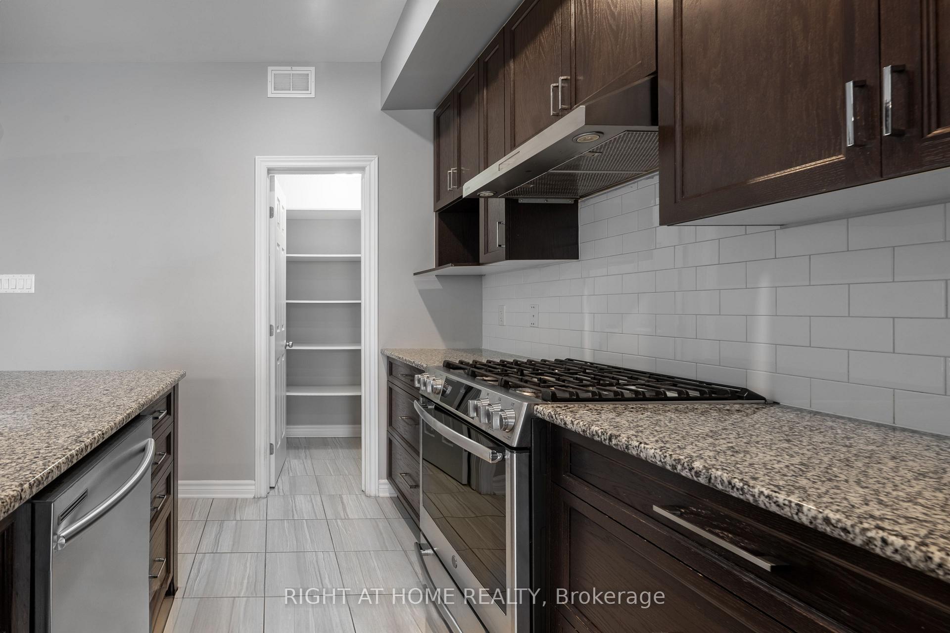 Photo 10 of 604 Egret Way, Ottawa, Barrhaven - Half Moon Bay — HOMEH