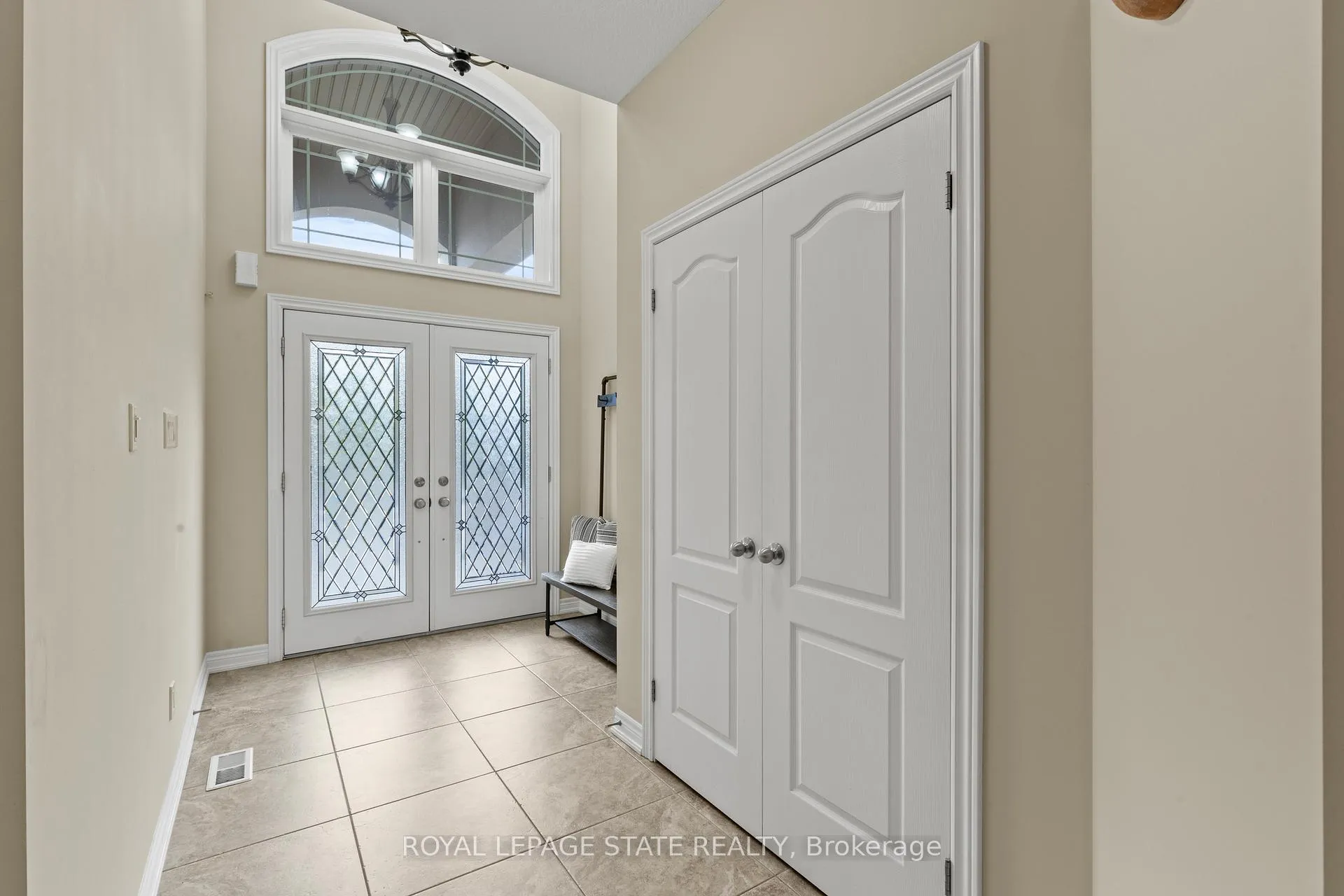 Photo 9 of 67 Whittington Drive, Hamilton, Ancaster — HOMEH