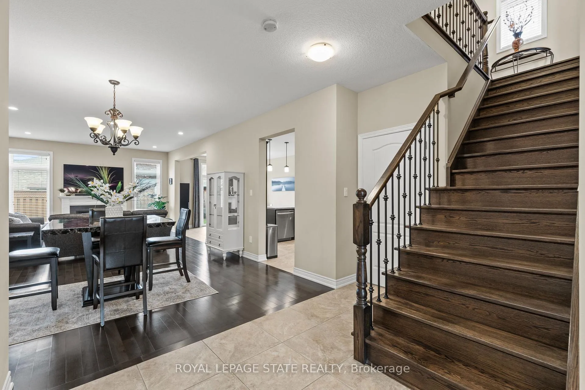 Photo 10 of 67 Whittington Drive, Hamilton, Ancaster — HOMEH