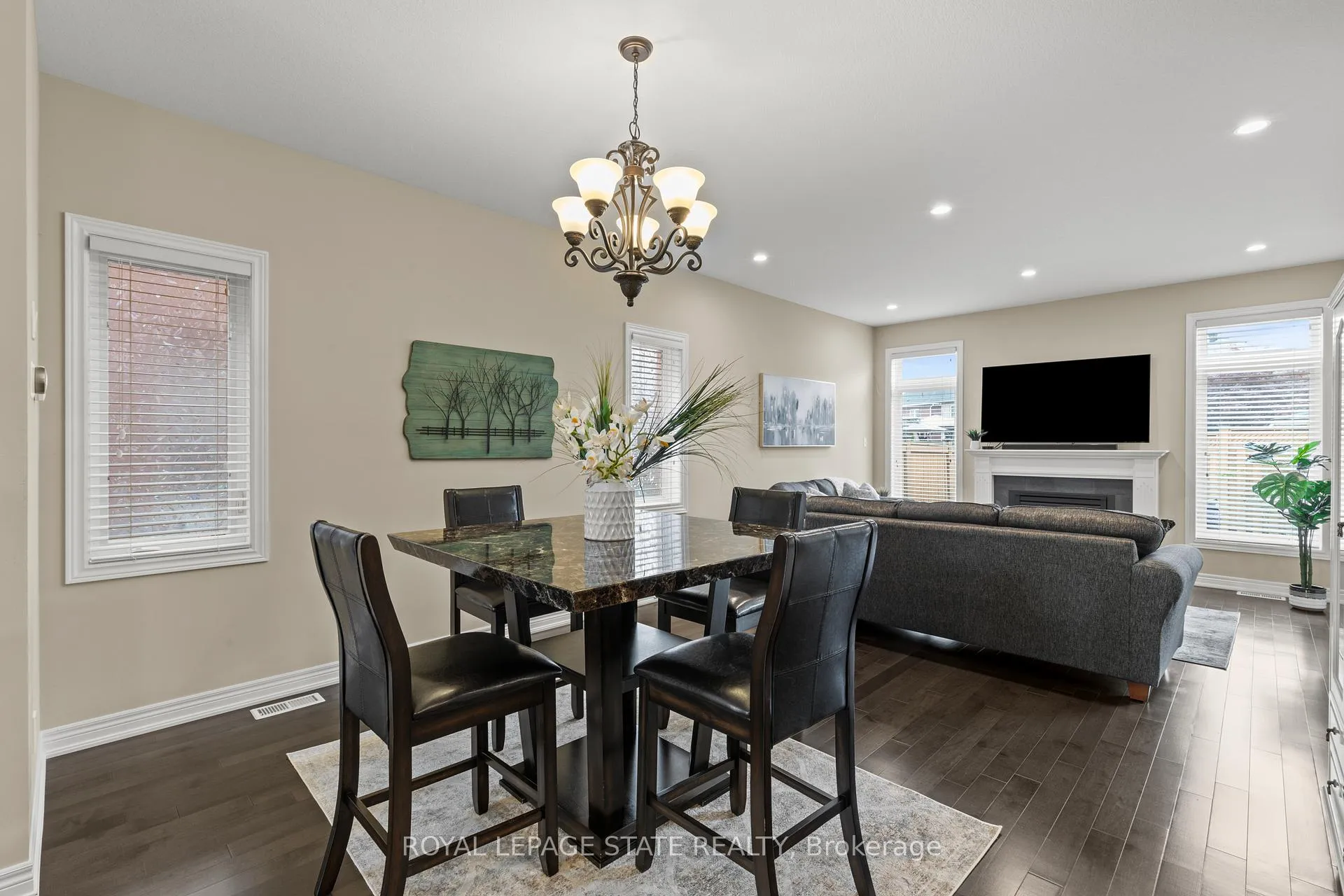 Photo 11 of 67 Whittington Drive, Hamilton, Ancaster — HOMEH
