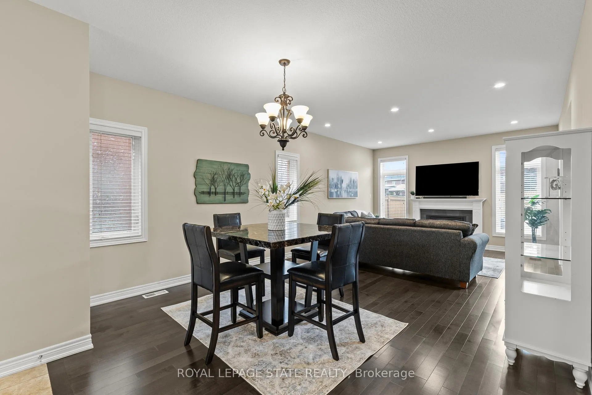 Photo 12 of 67 Whittington Drive, Hamilton, Ancaster — HOMEH