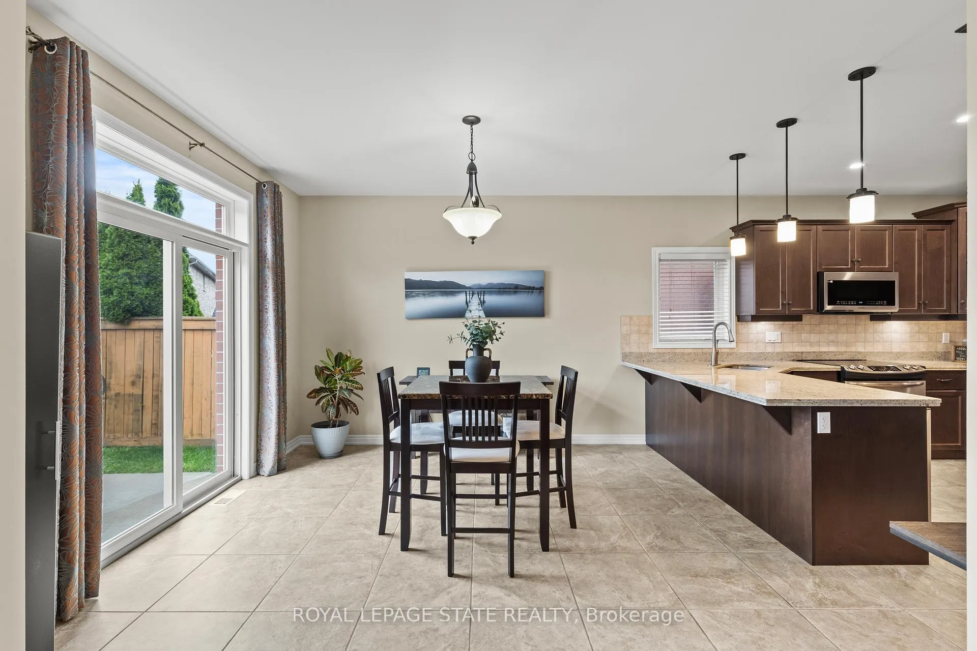 Photo 19 of 67 Whittington Drive, Hamilton, Ancaster — HOMEH