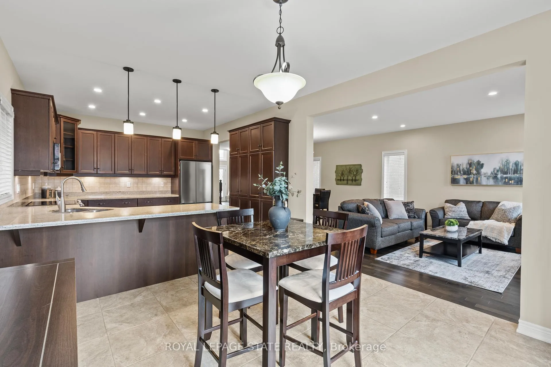 Photo 20 of 67 Whittington Drive, Hamilton, Ancaster — HOMEH