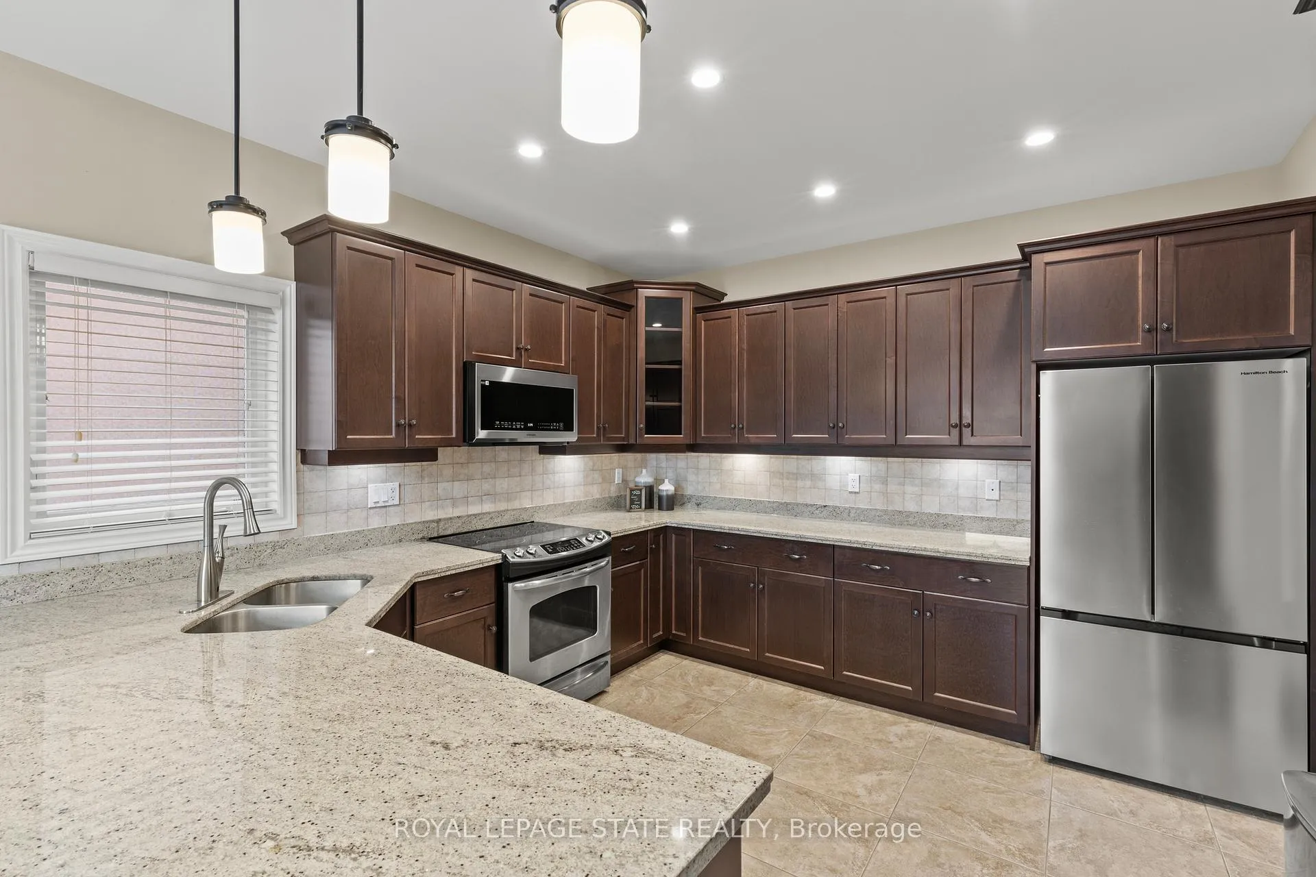 Photo 22 of 67 Whittington Drive, Hamilton, Ancaster — HOMEH