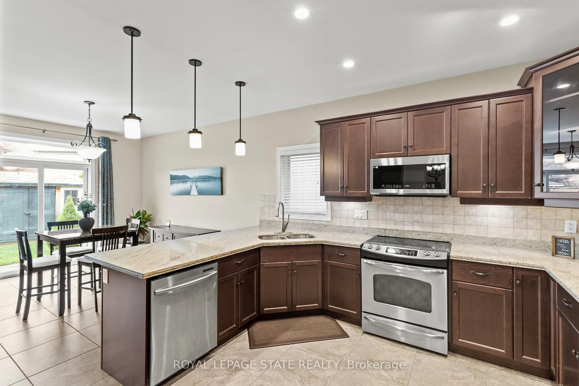 Photo 23 of 67 Whittington Drive, Hamilton, Ancaster — HOMEH