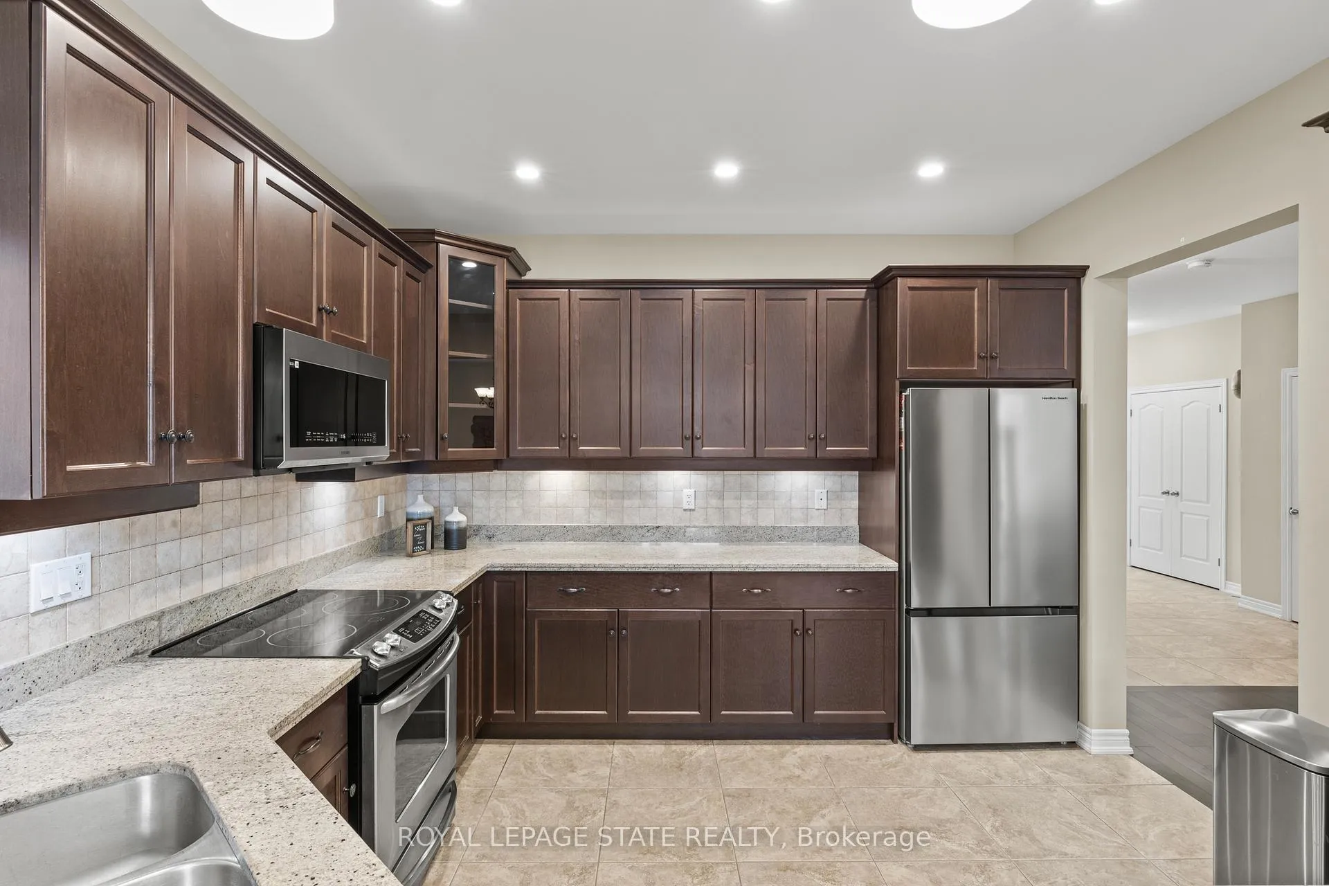 Photo 25 of 67 Whittington Drive, Hamilton, Ancaster — HOMEH