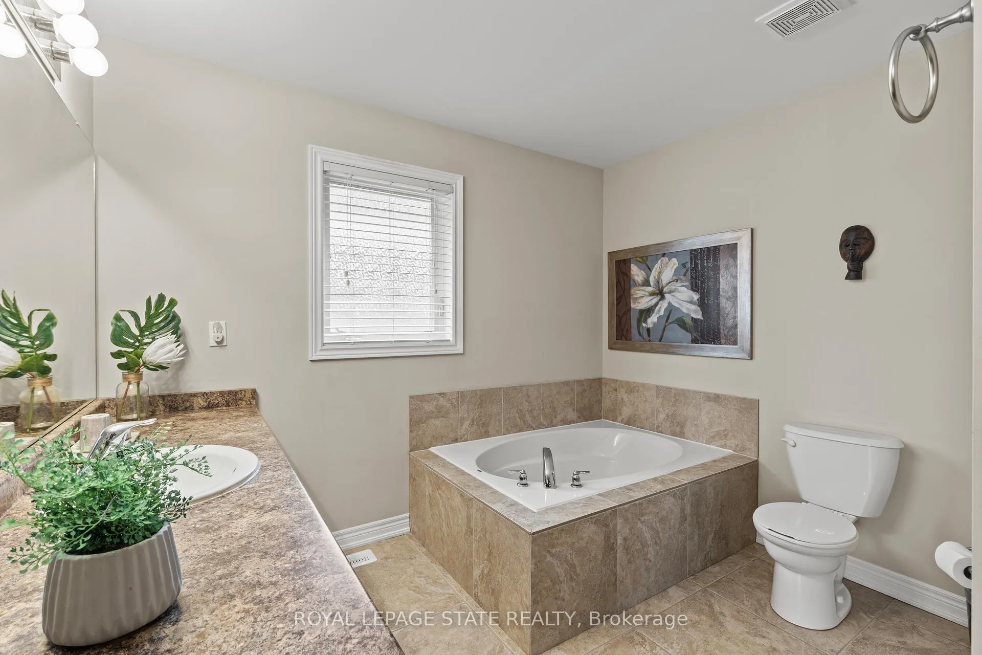 Photo 30 of 67 Whittington Drive, Hamilton, Ancaster — HOMEH