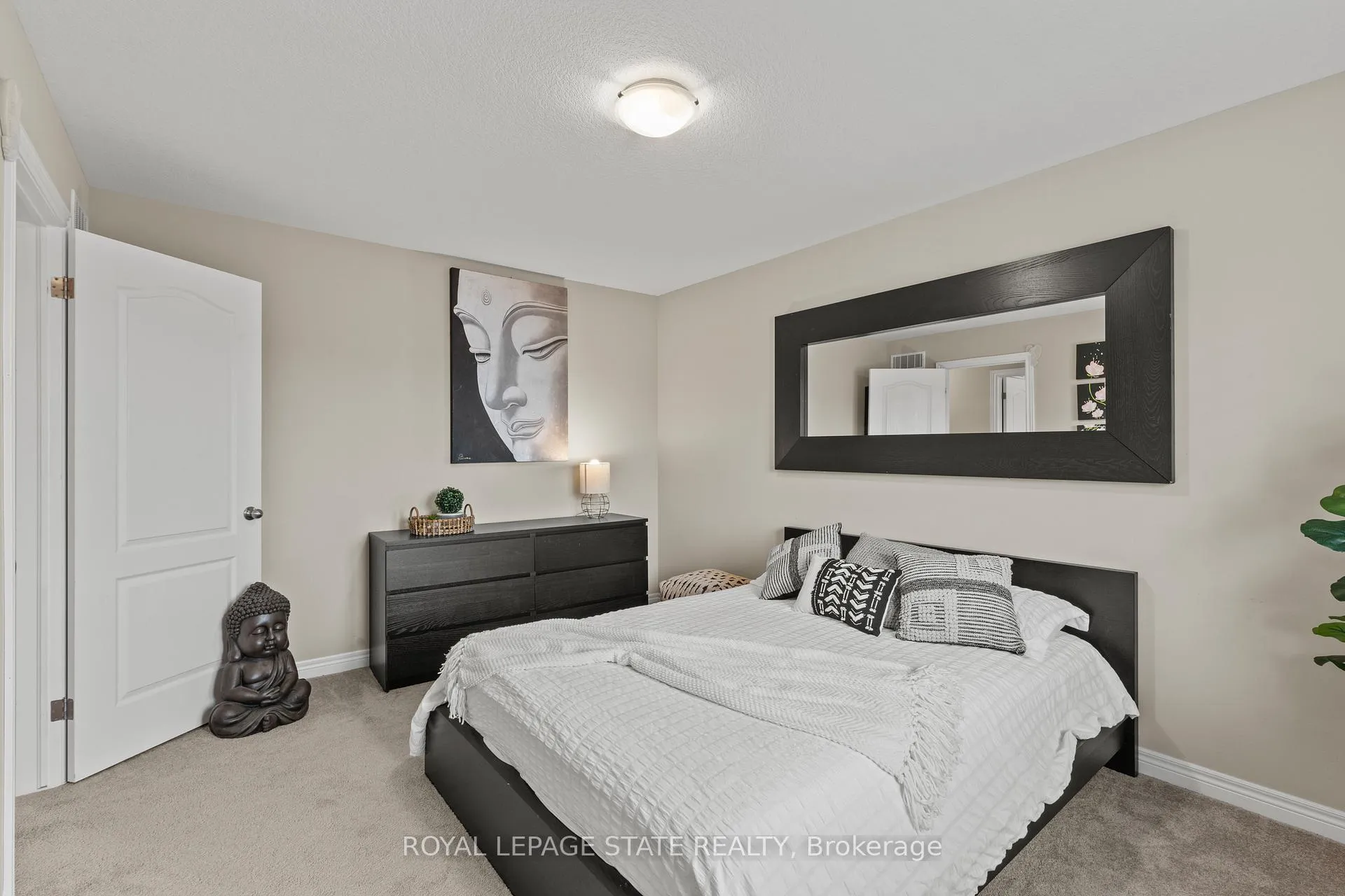 Photo 35 of 67 Whittington Drive, Hamilton, Ancaster — HOMEH