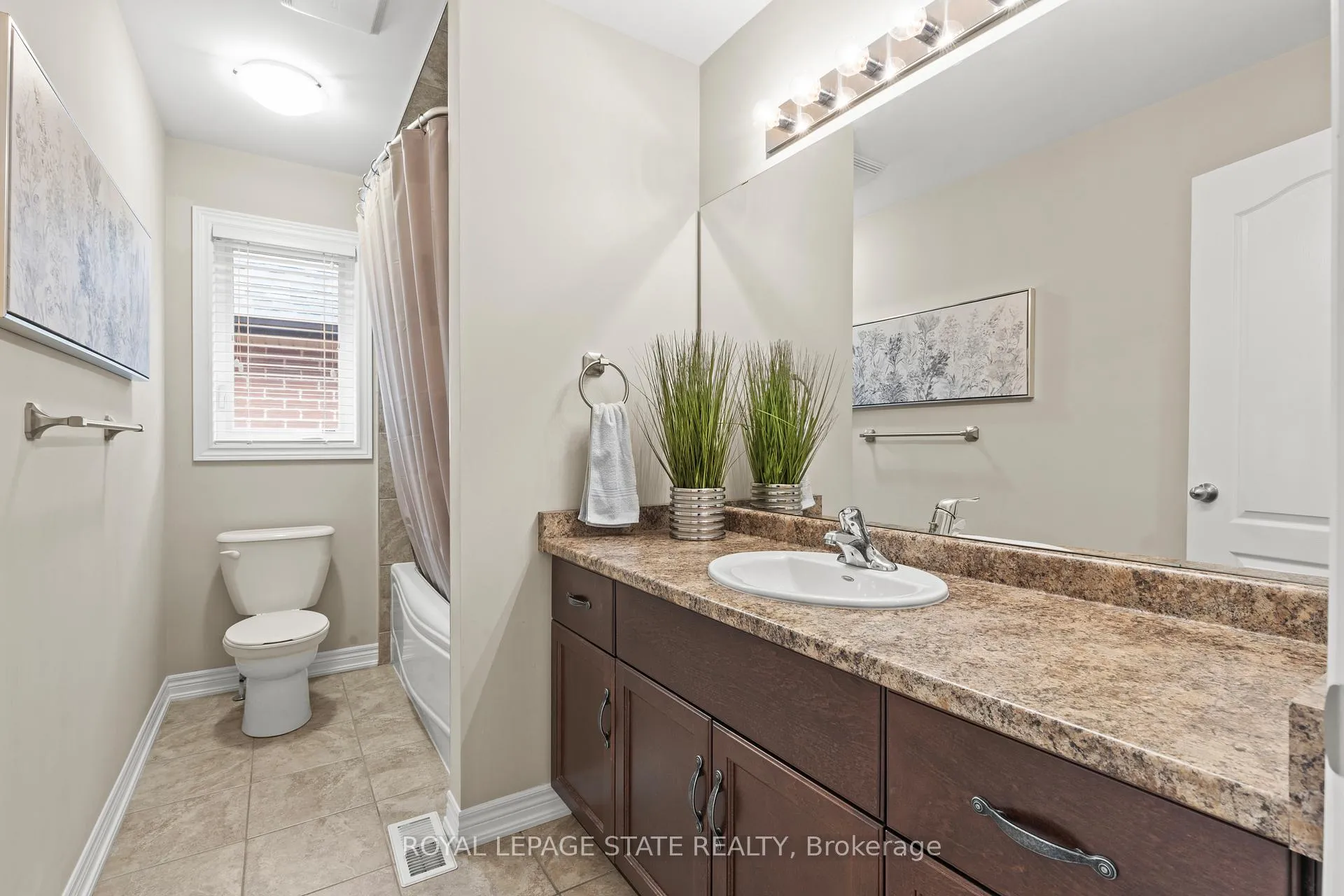 Photo 38 of 67 Whittington Drive, Hamilton, Ancaster — HOMEH
